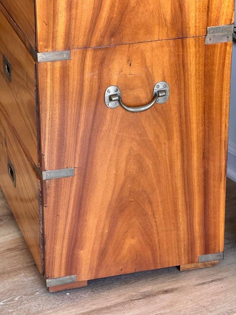 Cassapanca Campaigner in legno di canfora, Anglo-Indiana, metà del XIX secolo in vendita 2
