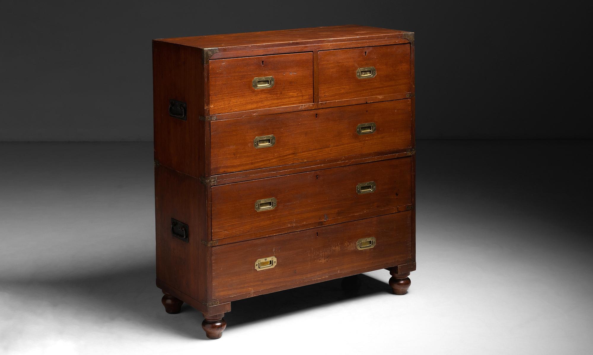 Campaign Chest of Drawers, England circa 1870 In Good Condition For Sale In Culver City, CA