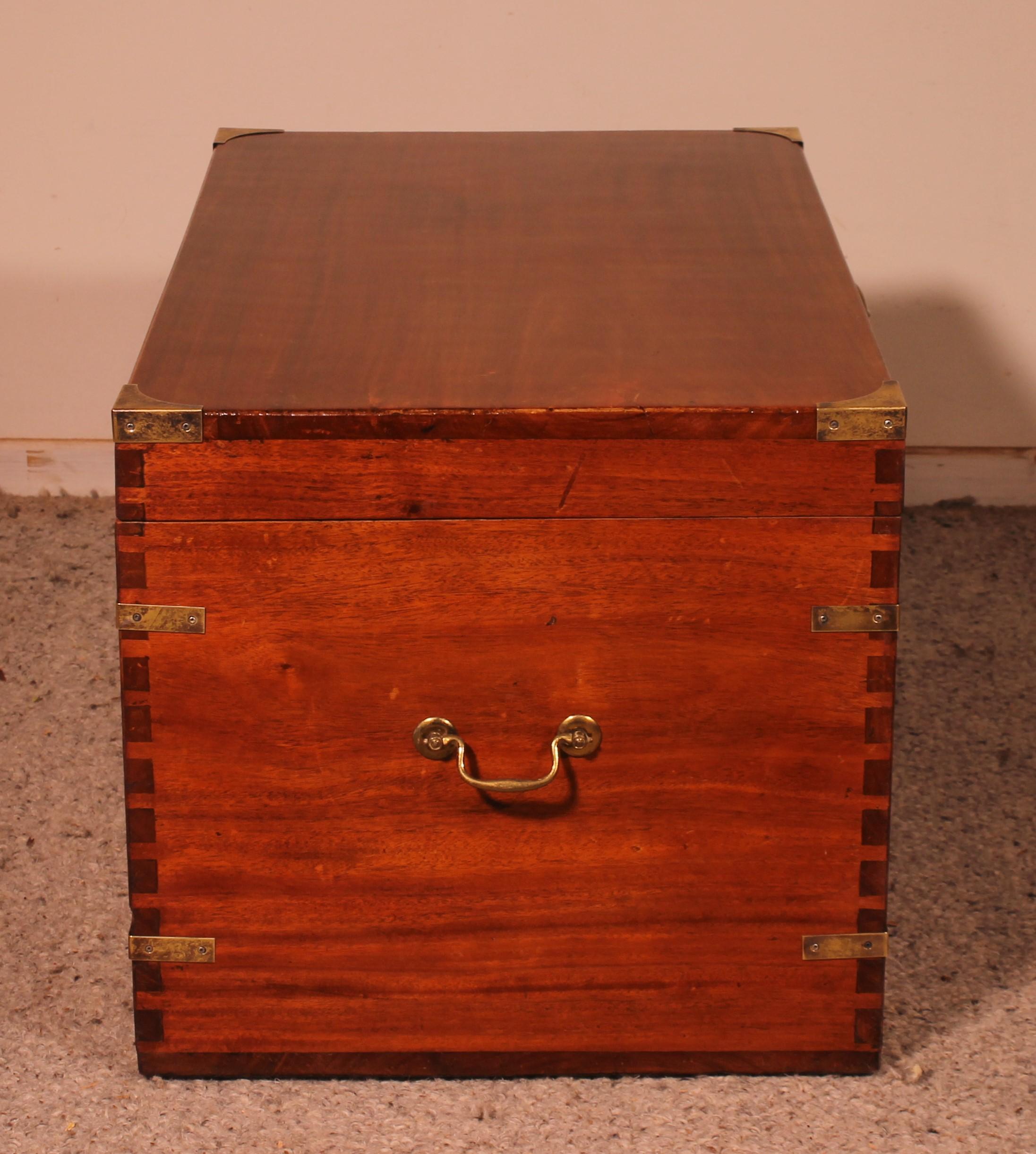 Campaign Chest or Marine Chest in Camphor Wood circa 1900, England In Good Condition In Brussels, Brussels
