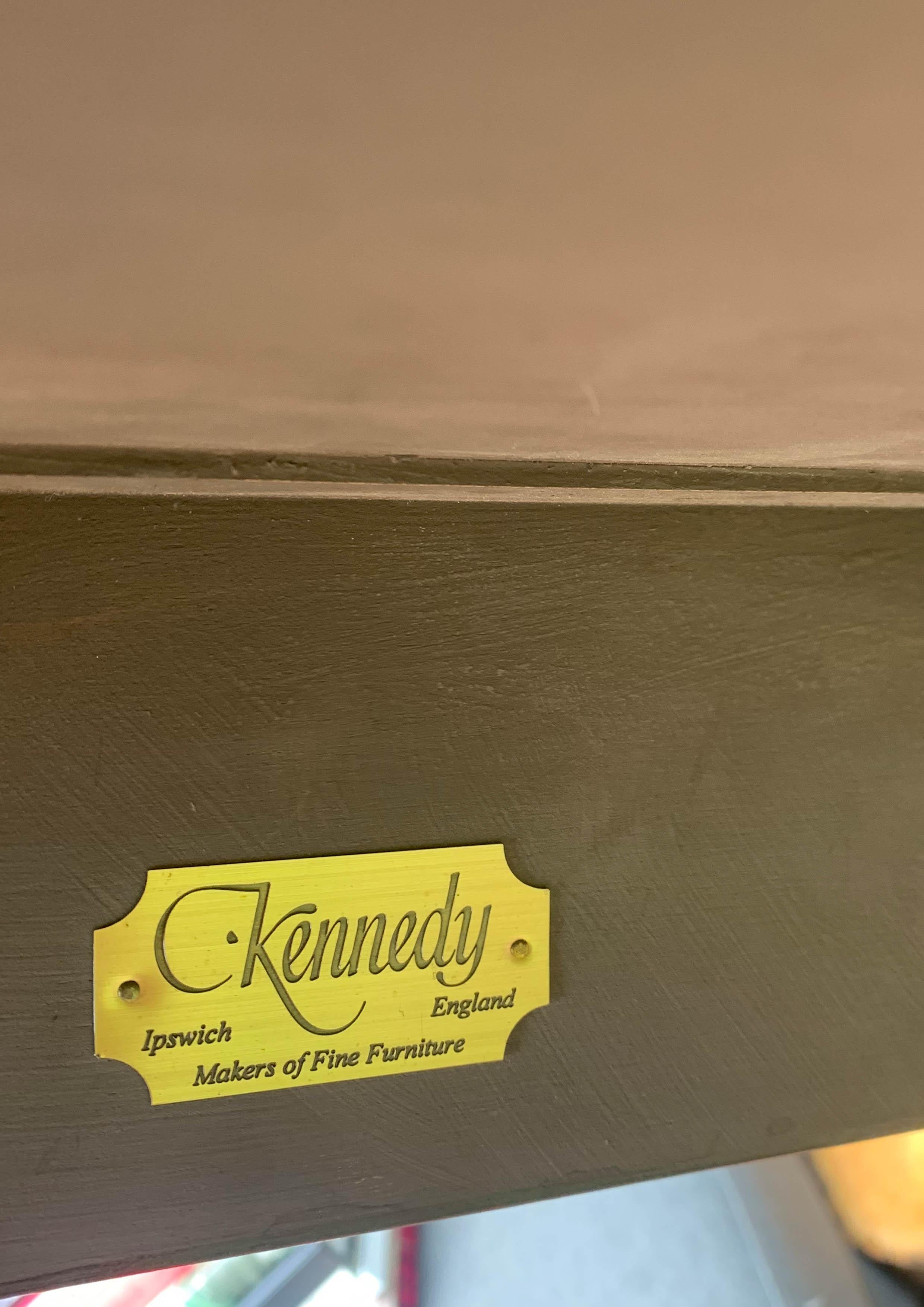 Vittoriano Tavolino da caffè del maggiordomo in mogano e ottone di Campaigner realizzato a mano da Kennedy Furniture in vendita