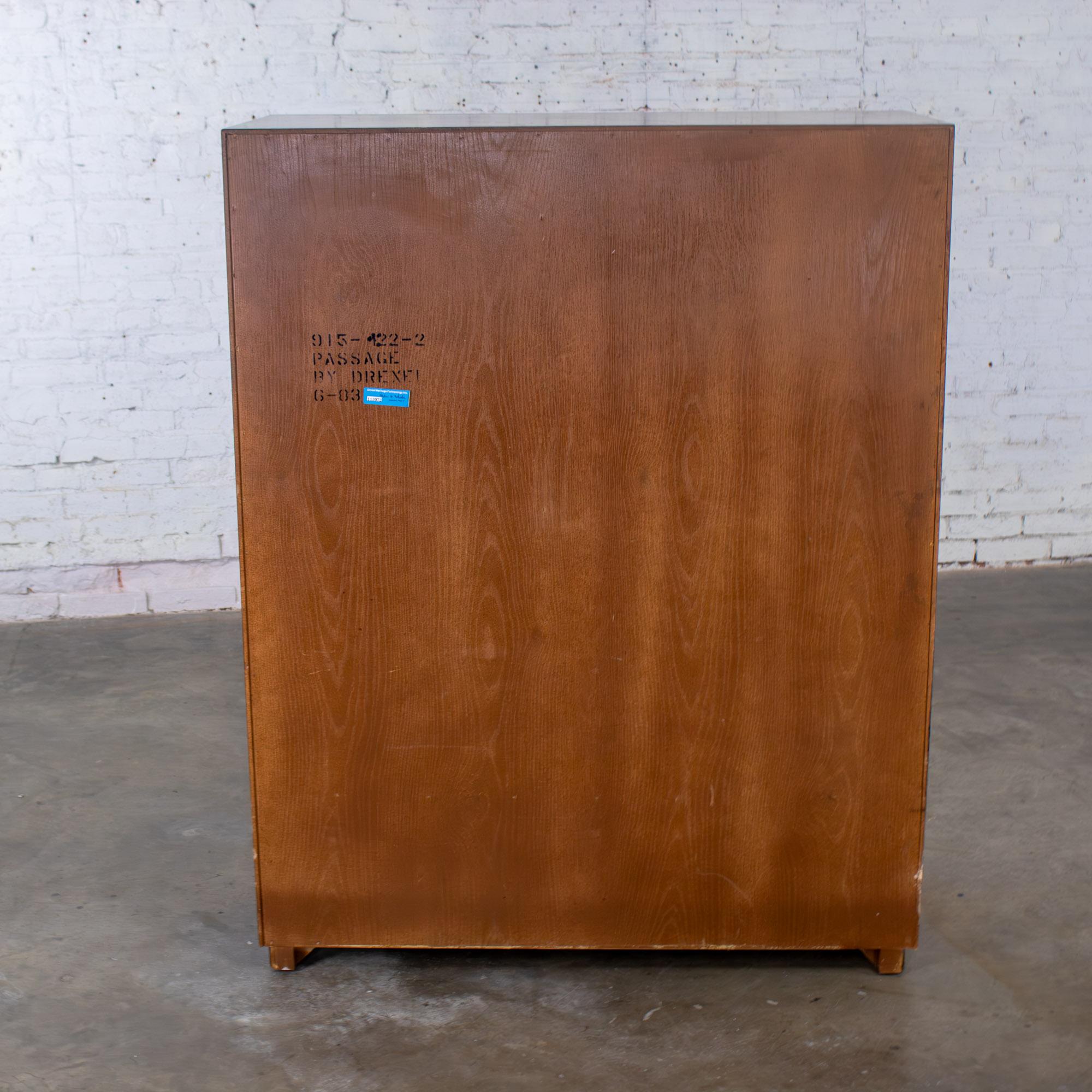 Cómoda de caballero estilo campaña Colección Drexel Heritage Passage en venta 9