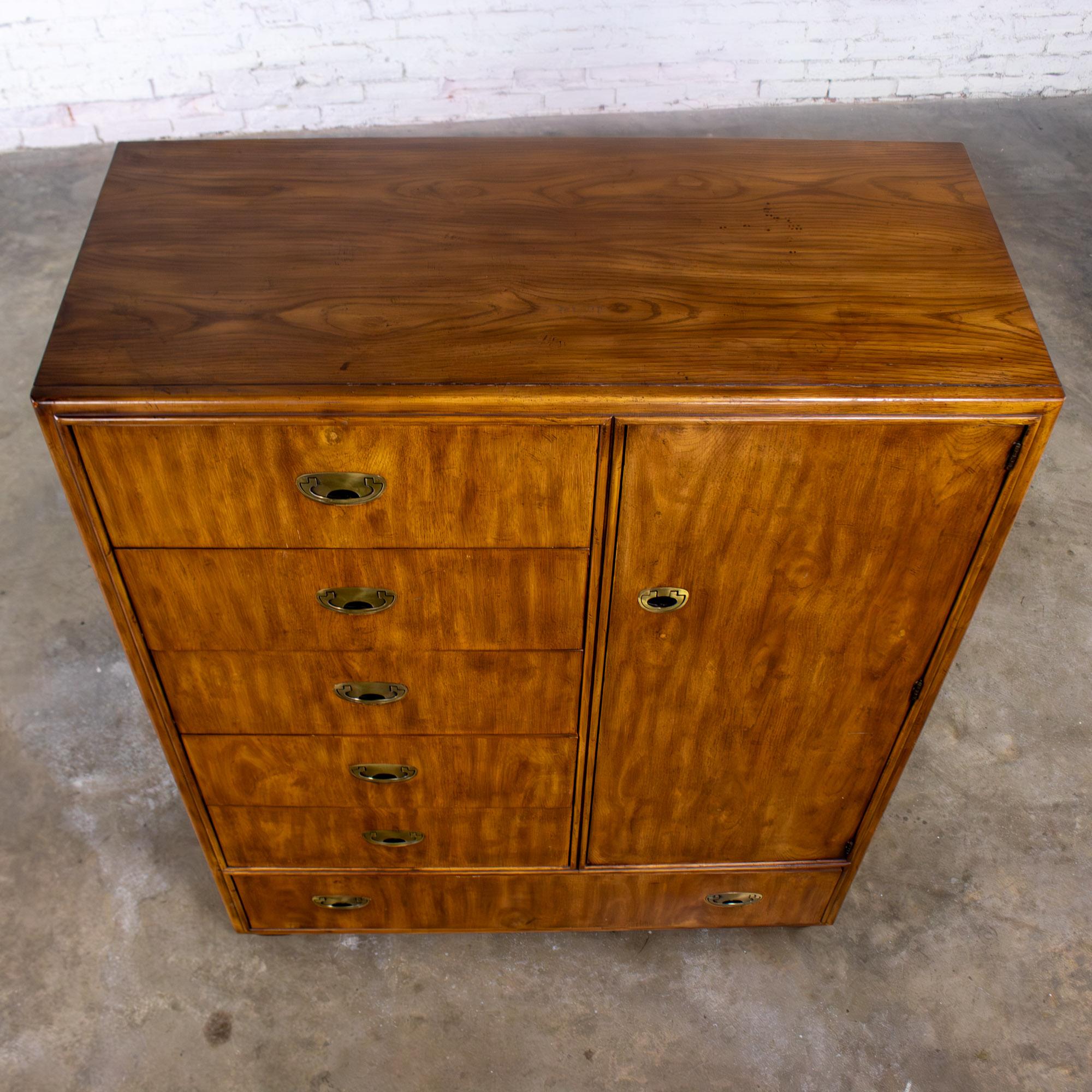 Cómoda de caballero estilo campaña Colección Drexel Heritage Passage en venta 10