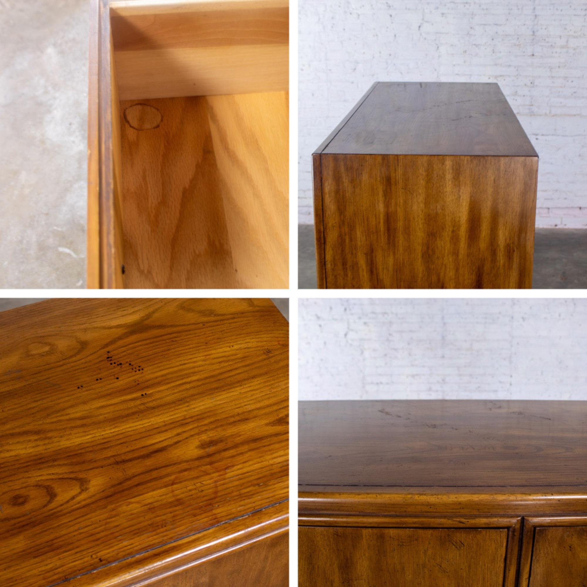 Cómoda de caballero estilo campaña Colección Drexel Heritage Passage Estadounidense en venta