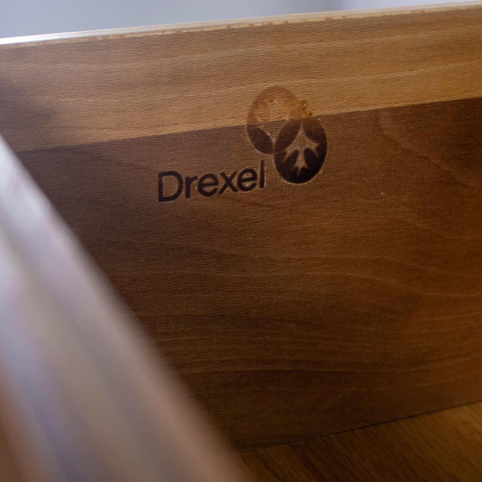 Cómoda de caballero estilo campaña Colección Drexel Heritage Passage en venta 2