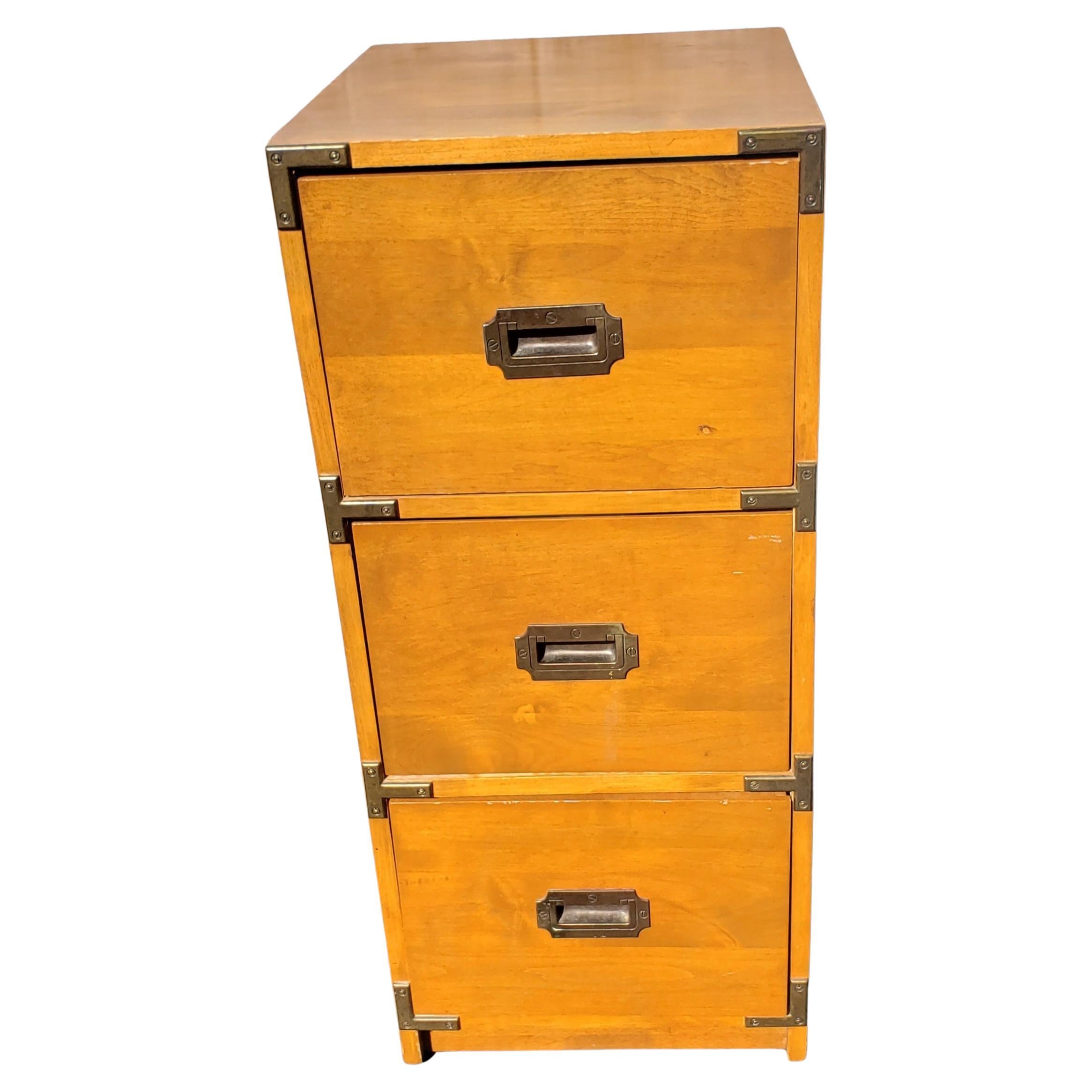 Beautiful vintage Campaign style maple 3-drawer chest of drawer or filing cabinet, Circa.
Beautiful vintage condition. Original hardware.
Measures 16