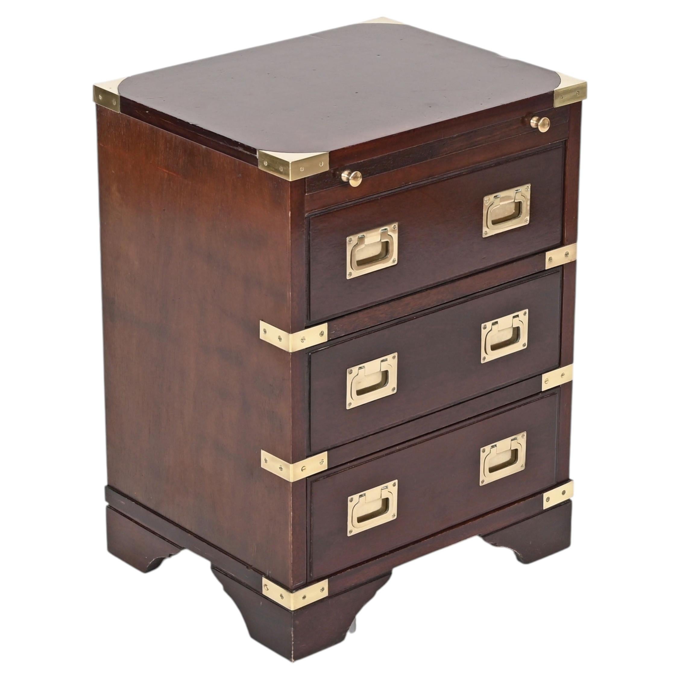 Tables de nuit de style Campaigner en Wood Wood et Brass avec écritoire, Italie 1950