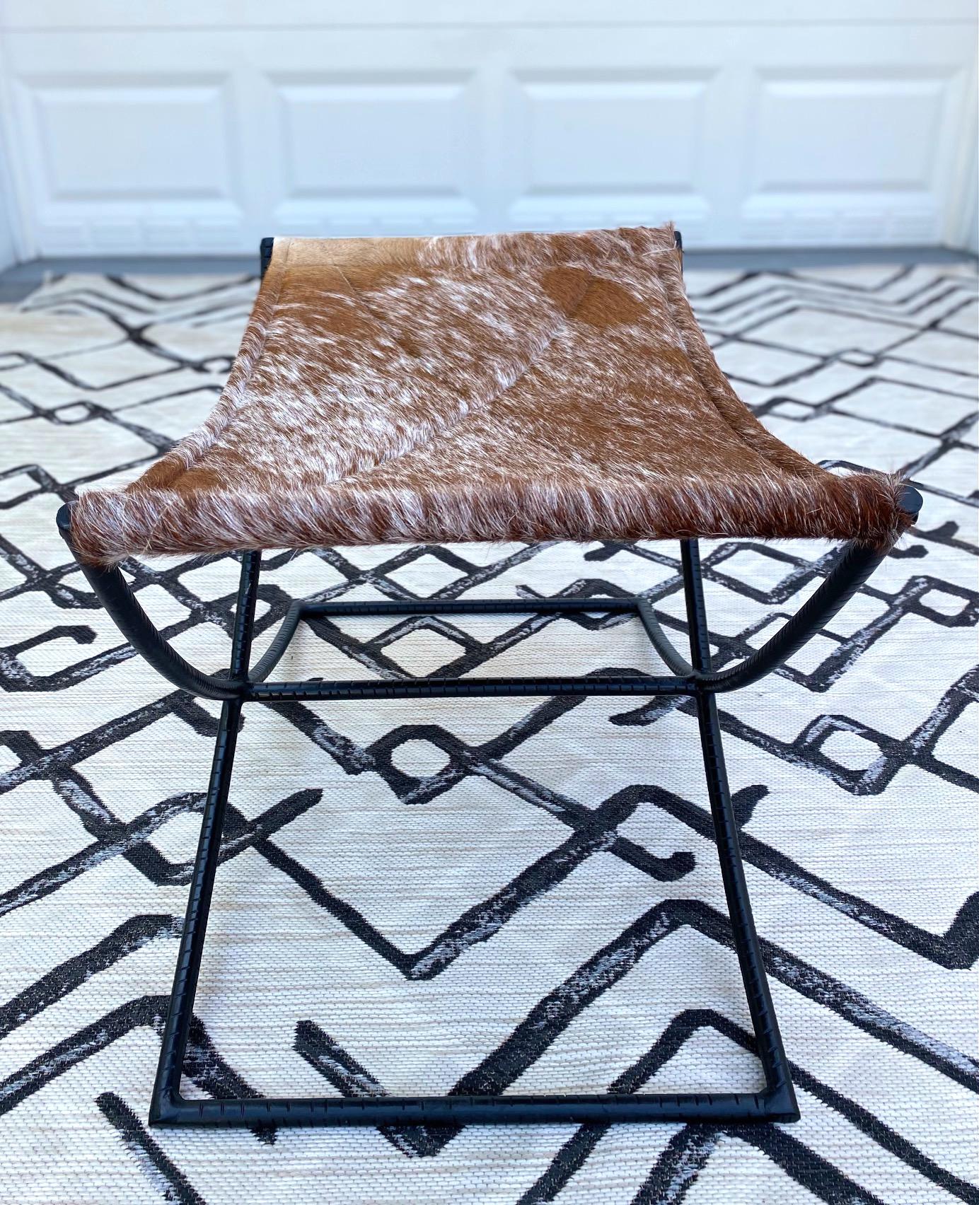 Campaign Style Stool with Brown and White Cowhide Seat and Black Iron Base In Excellent Condition In Fort Lauderdale, FL
