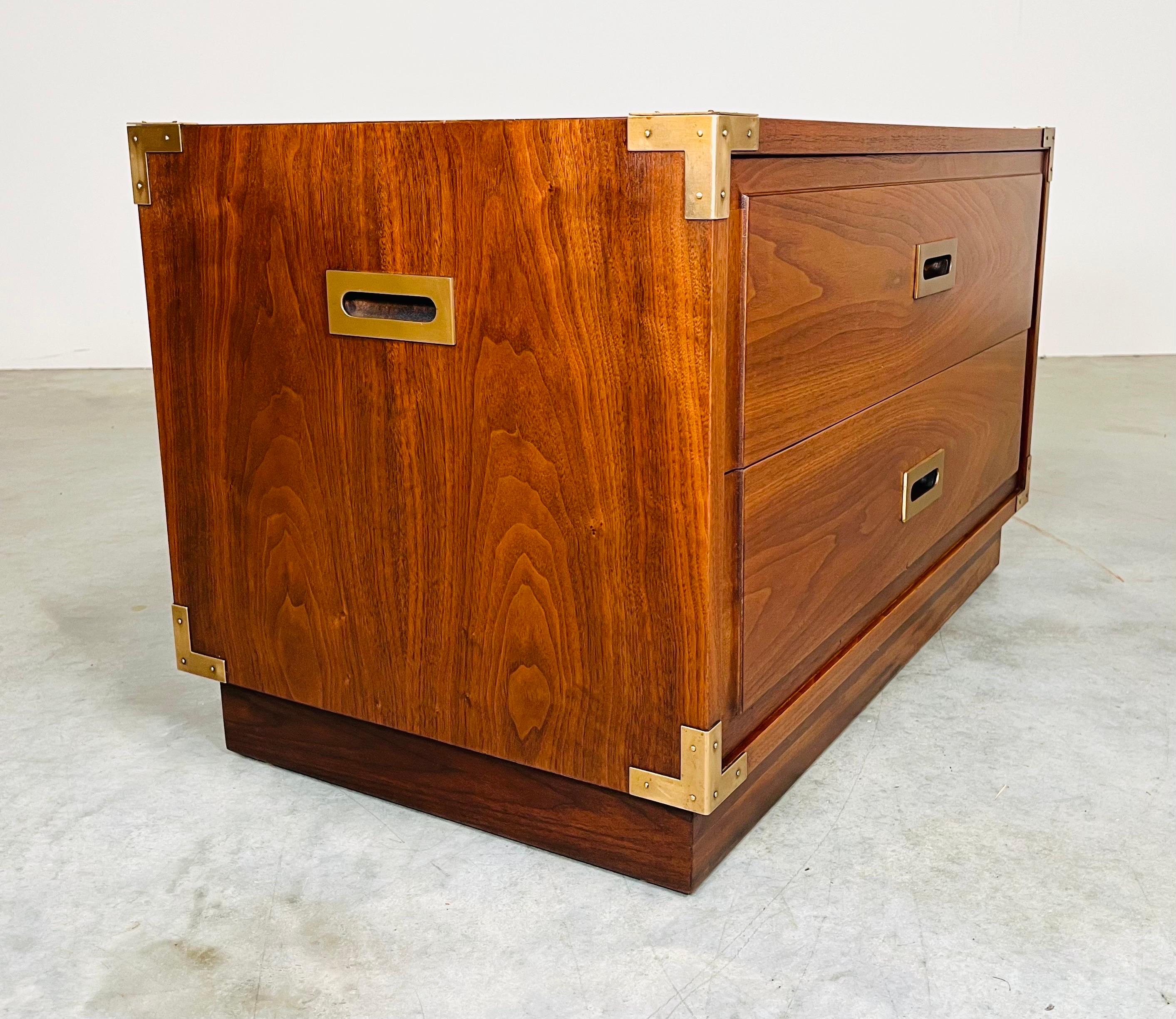 20th Century Campaign Style Walnut 2-Drawer Chest of Drawers In The Manner Of Henredon For Sale