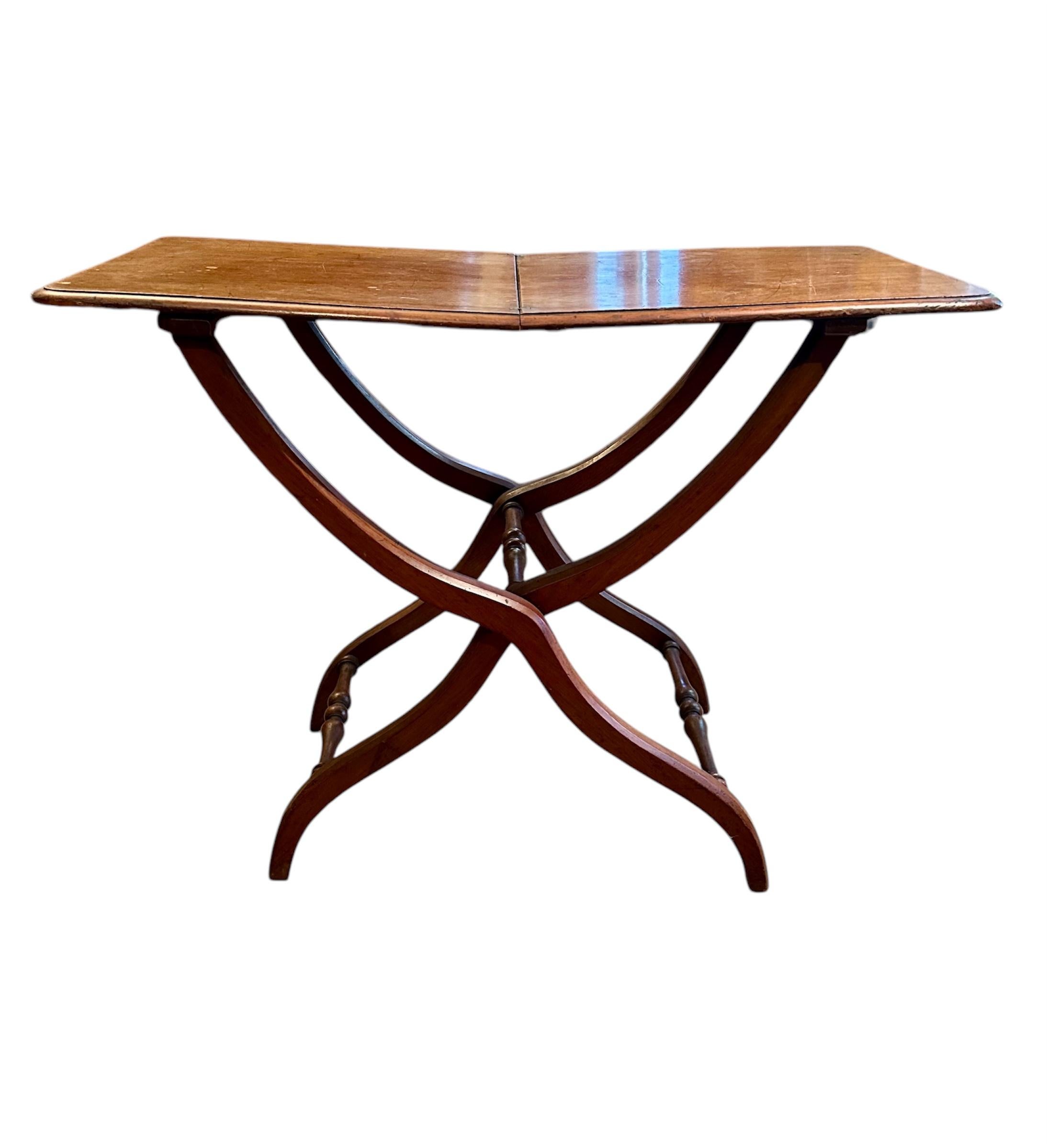 Campaign Table English 19th Century Victorian Campaign Folding Table. In Good Condition For Sale In Vero Beach, FL