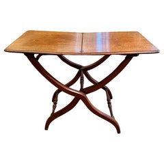 Mesa de campaña Mesa plegable de campaña victoriana inglesa del siglo XIX.