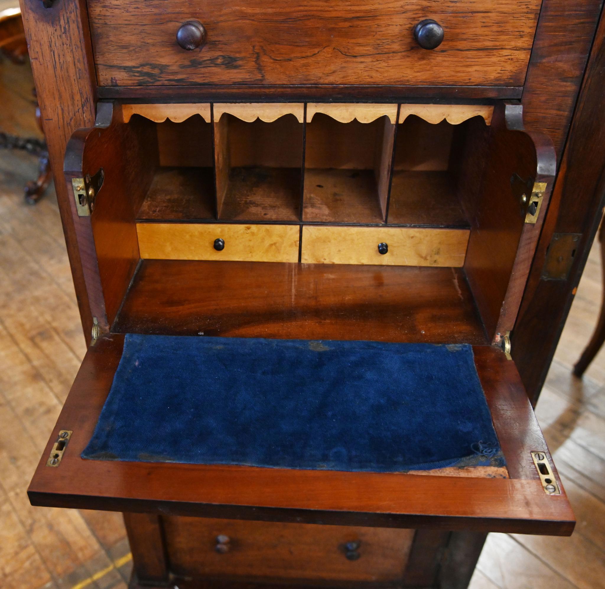 Stile Campaign Scrivania con cassapanca di Wellington 1840 in vendita