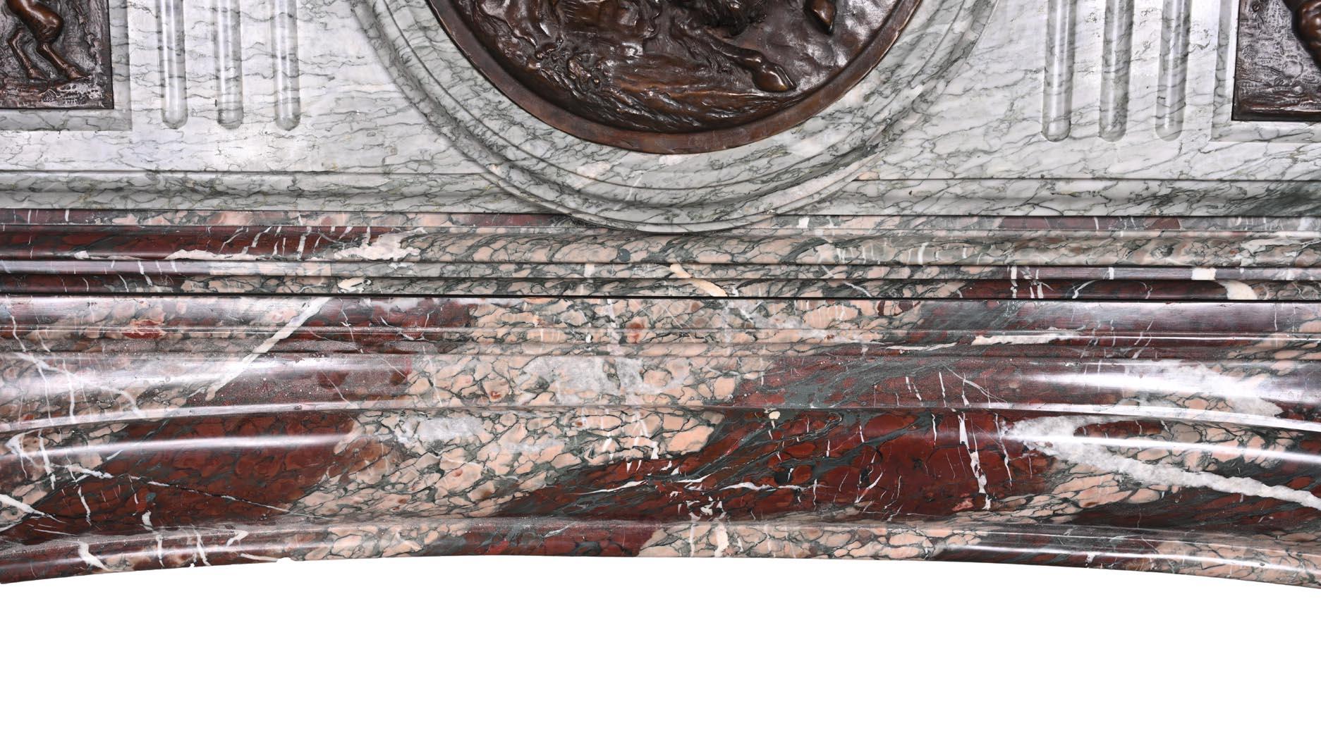 Caminetto in marmo campano, stile Luigi XIV, con bronzi di Clodion in vendita 3
