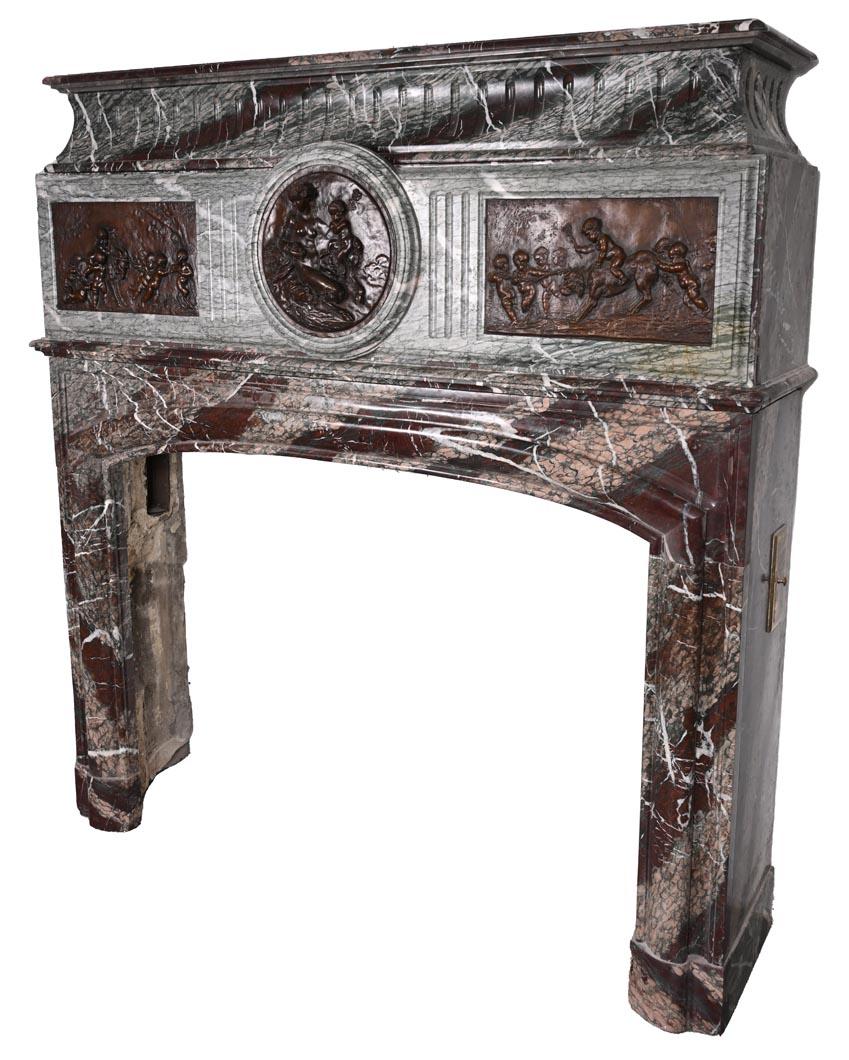 Caminetto in marmo campano, stile Luigi XIV, con bronzi di Clodion in vendita 4