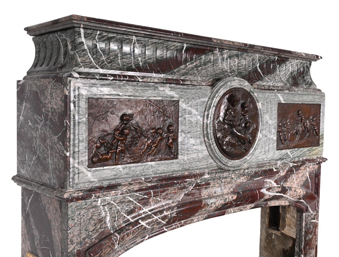 Marmo Caminetto in marmo campano, stile Luigi XIV, con bronzi di Clodion in vendita