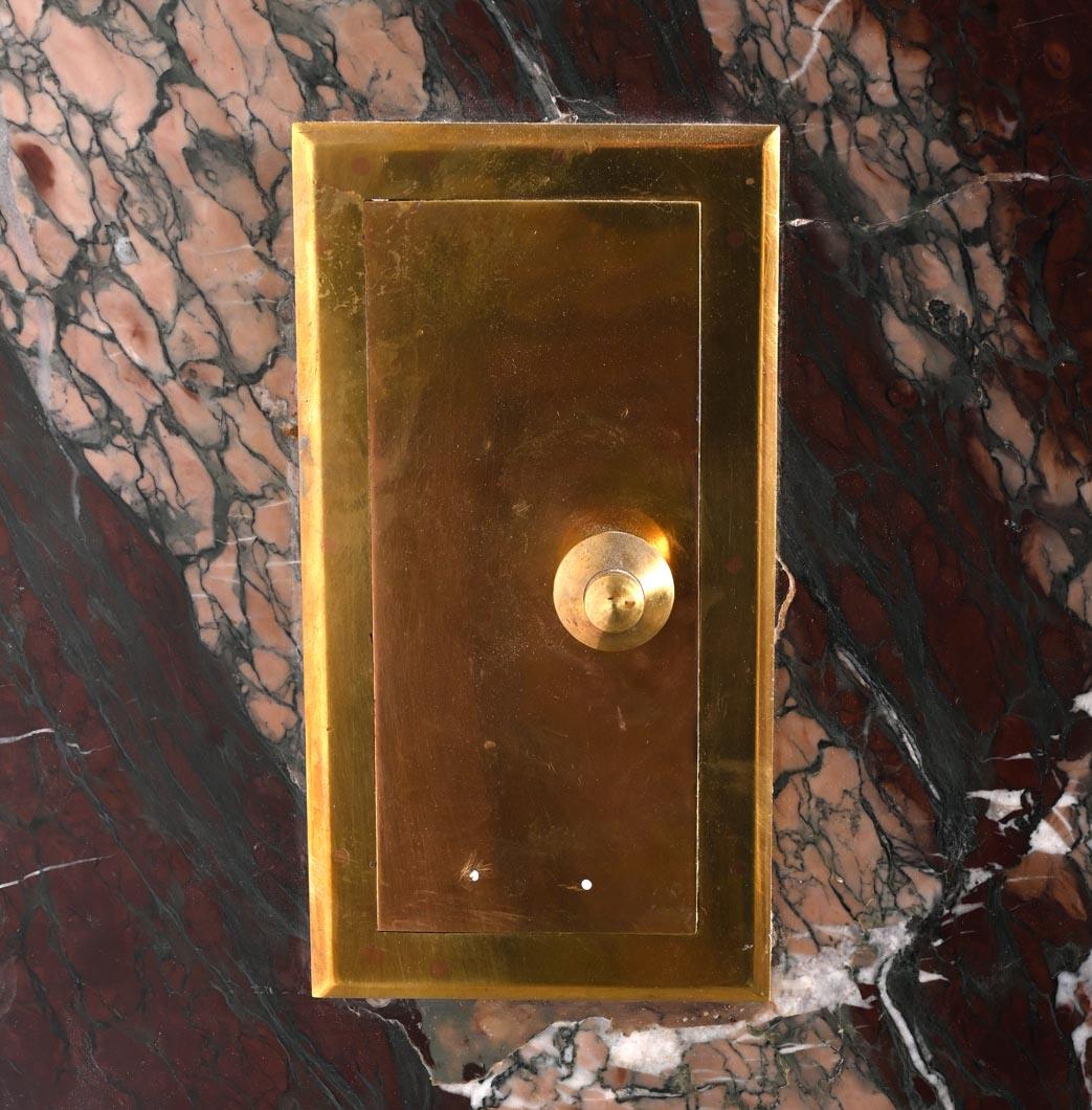 Caminetto in marmo campano, stile Luigi XIV, con bronzi di Clodion in vendita 1