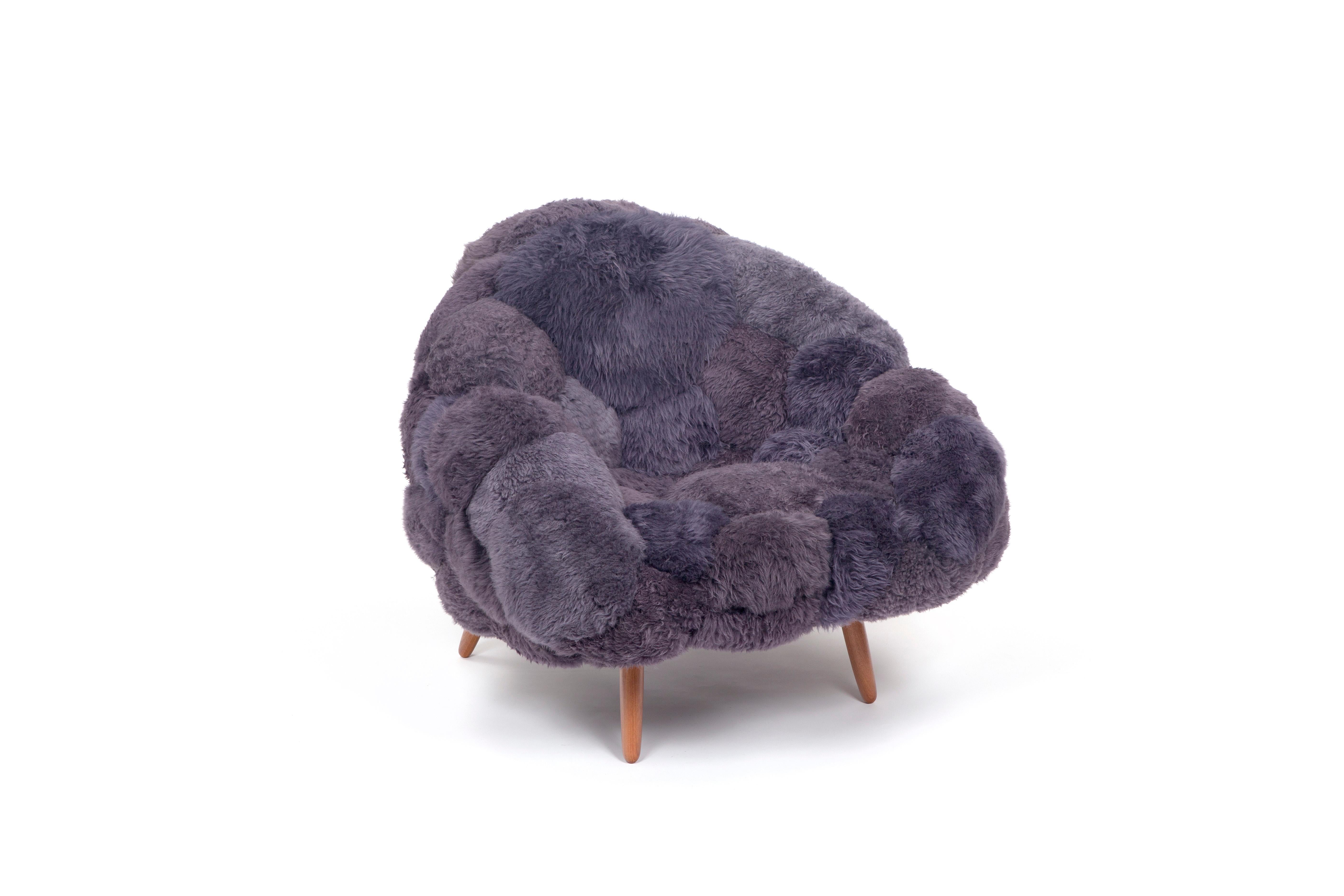 Gebrüder Campana, Bolotas Sessel ''Mauve'', Schafwolle, Ipê-Holz, 2015 (Brasilianisch)