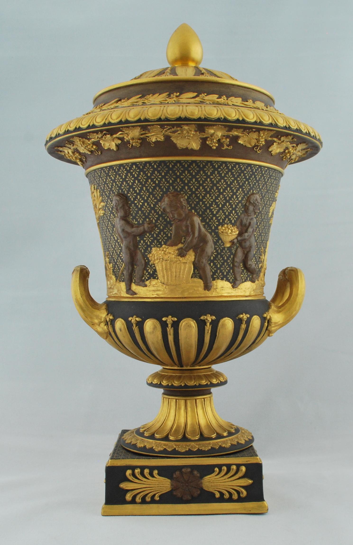Néo-classique Vase Campana, doré et bronzé, Wedgwood, 1880 en vente