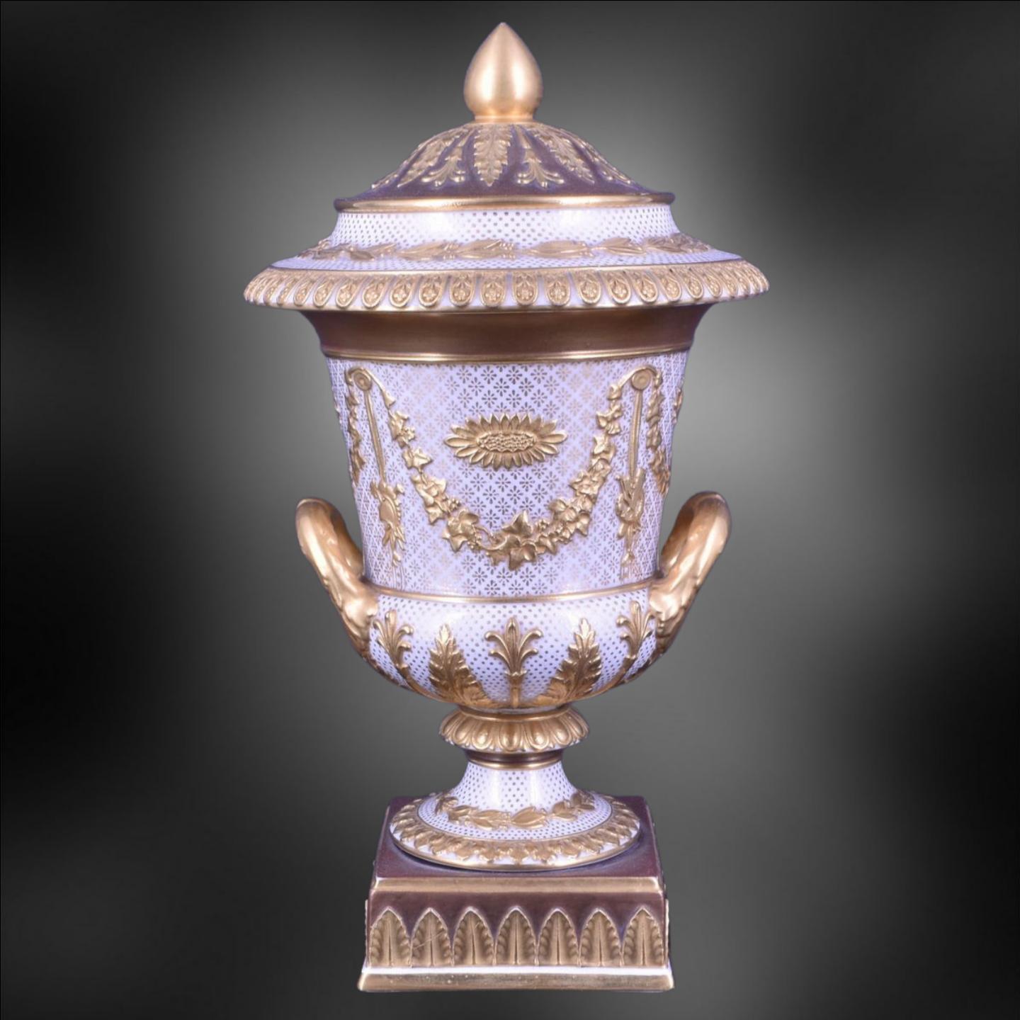 English Campana Vase in White & Gilt Victoriaware, Wedgwood circa 1880 For Sale