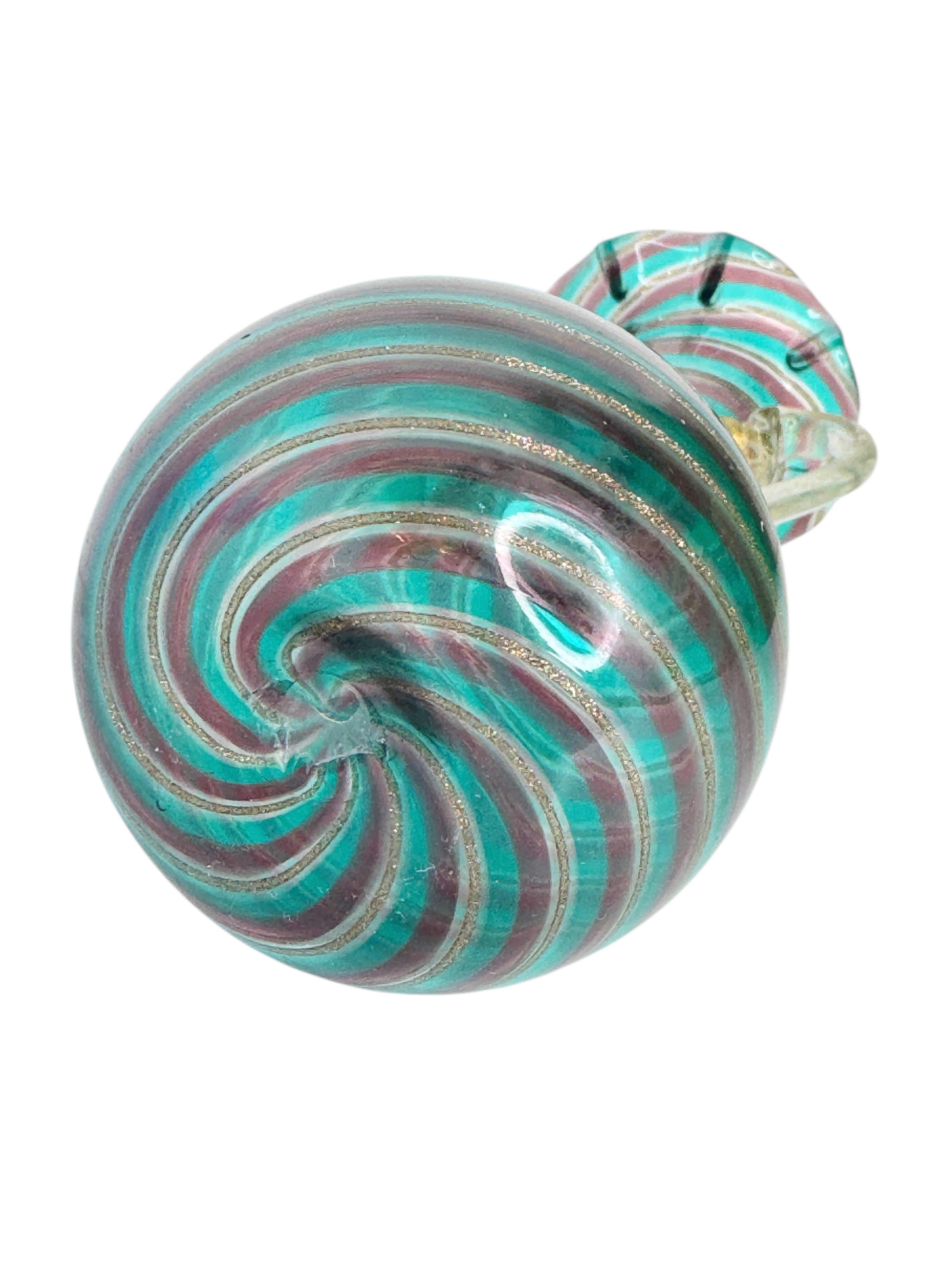 Néoclassique Vase urne à bourgeons néoclassique en verre d'art de Murano, Italie, années 1960 en vente