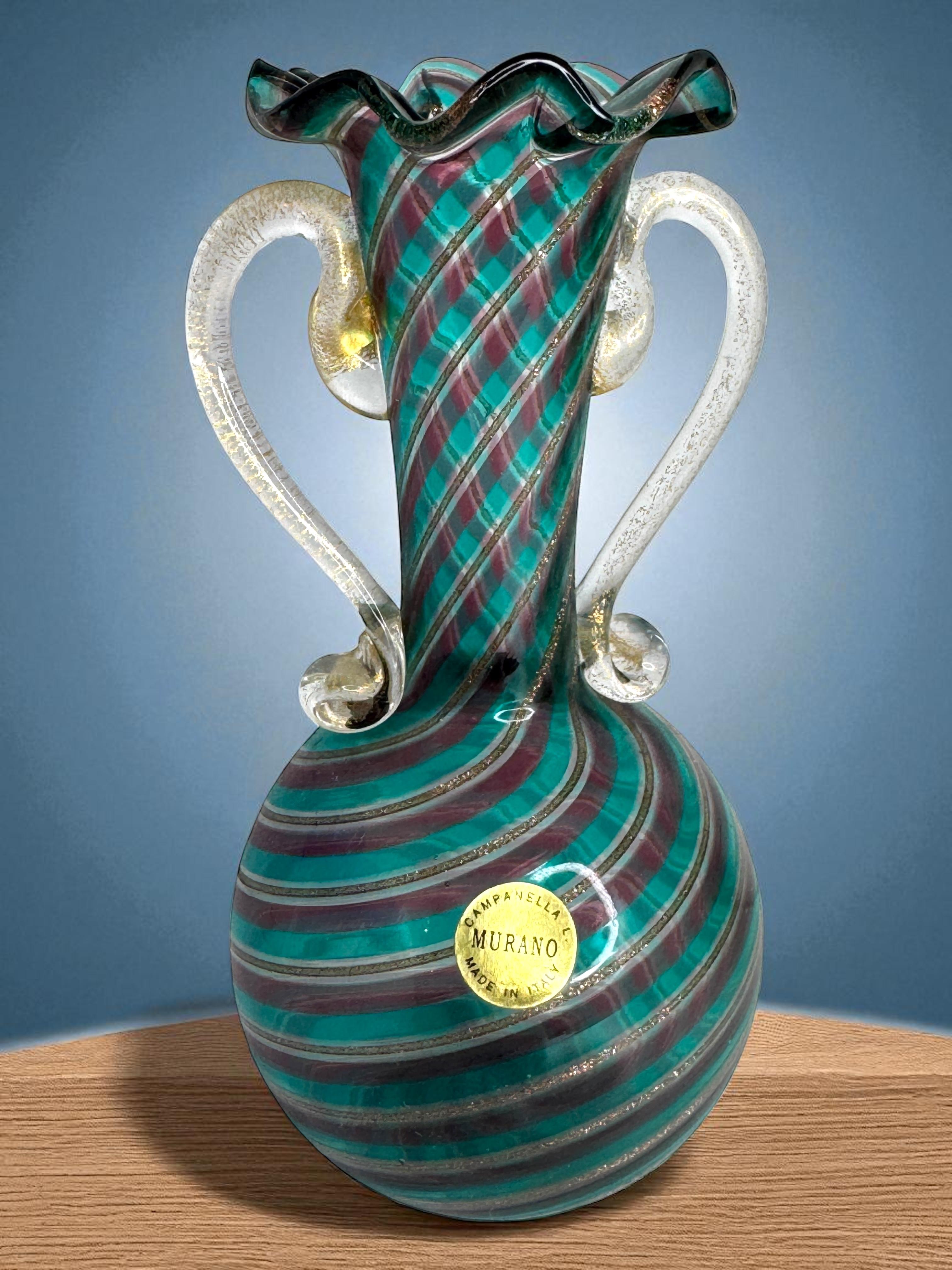 Verre de Murano Vase urne à bourgeons néoclassique en verre d'art de Murano, Italie, années 1960 en vente