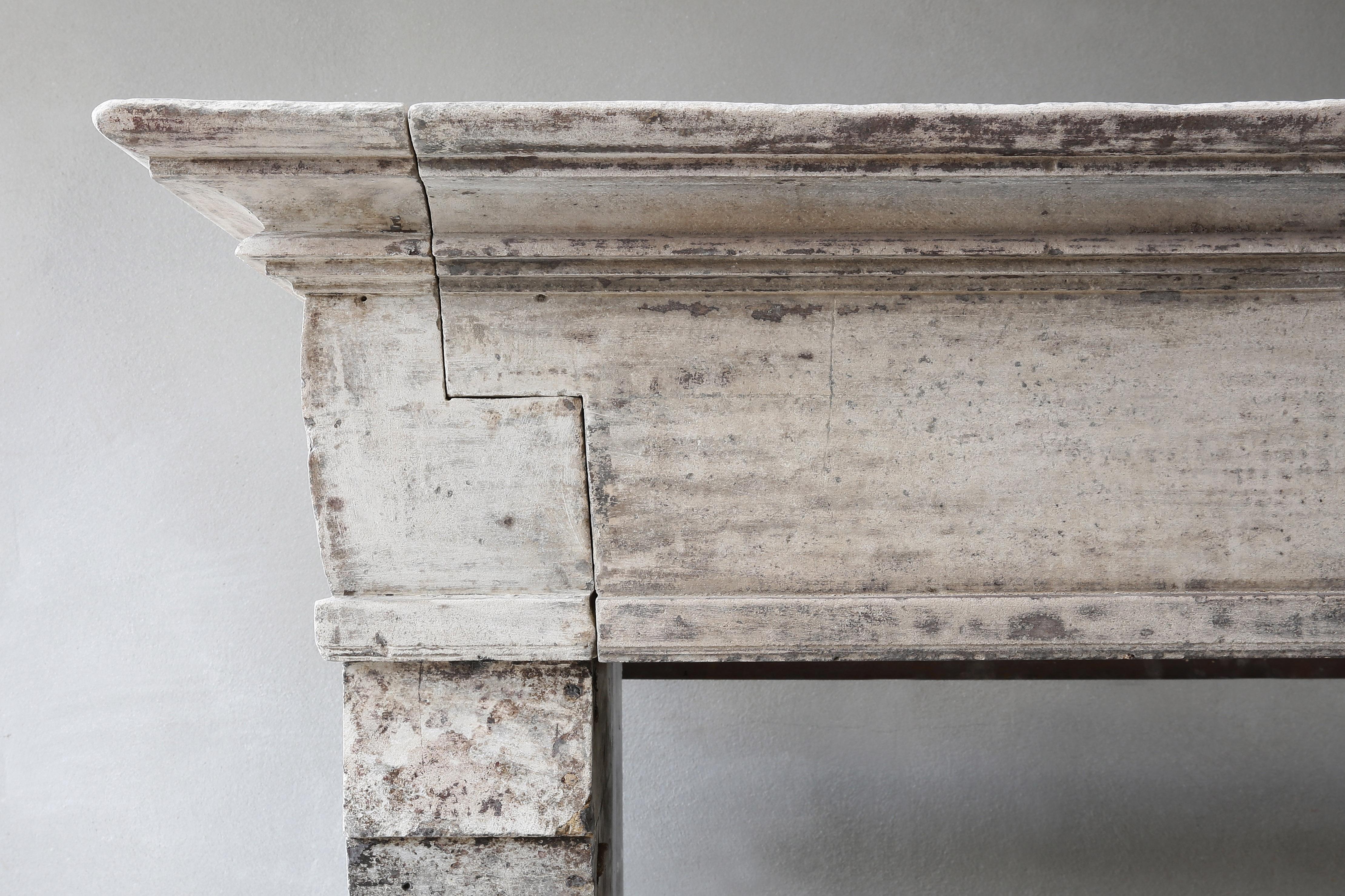 Campangarde Style Mantel from the 19th Century of French Limestone In Good Condition In Made, NL