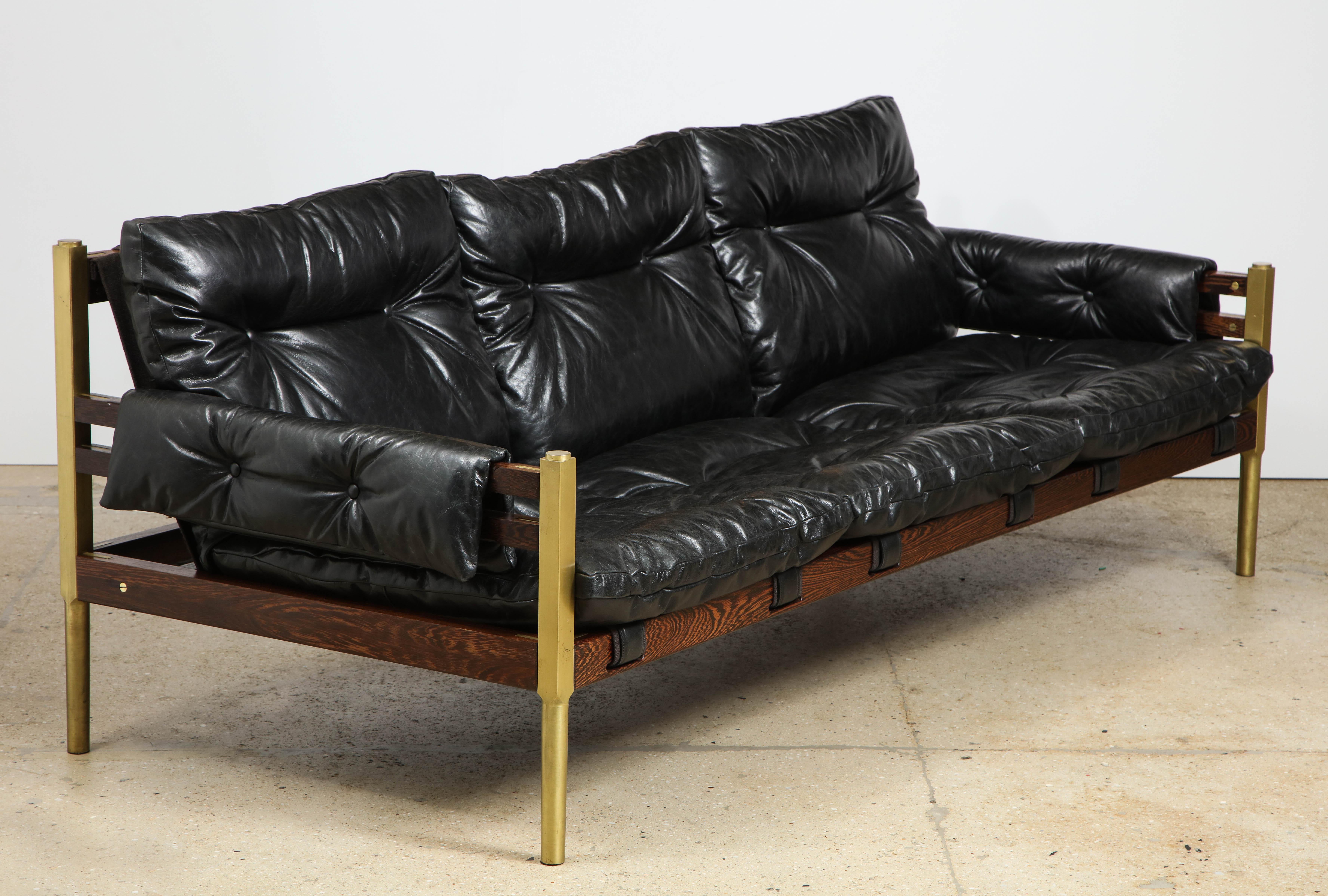 Campanha Sofa with Tufted Leather Brass Legs & Wooden Frame Campaign Style Couch In Excellent Condition For Sale In Brooklyn, NY