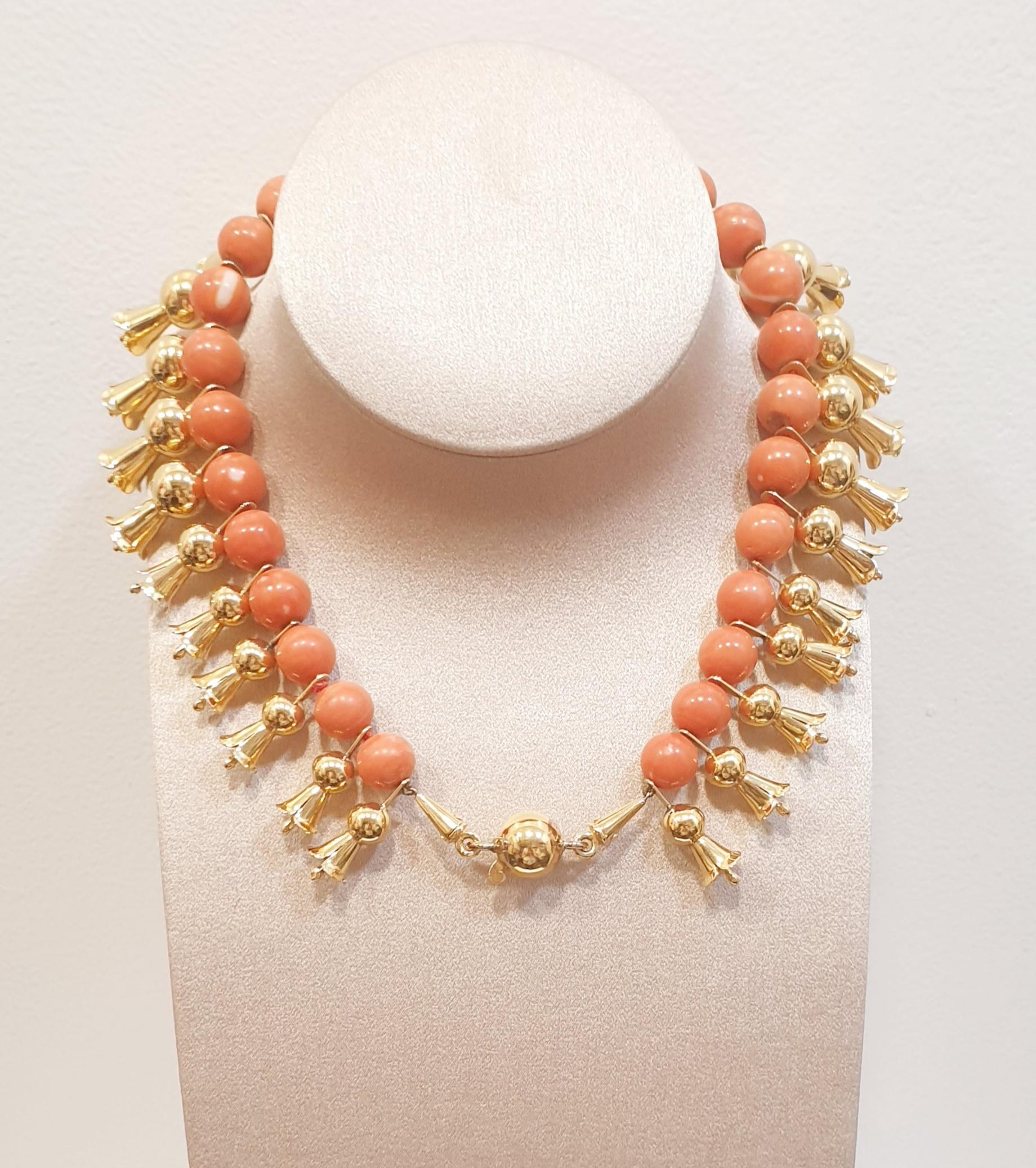Campanula und sardische Koralle 18k Gelbgold Halskette aus den 1960er Jahren (Rundschliff) im Angebot