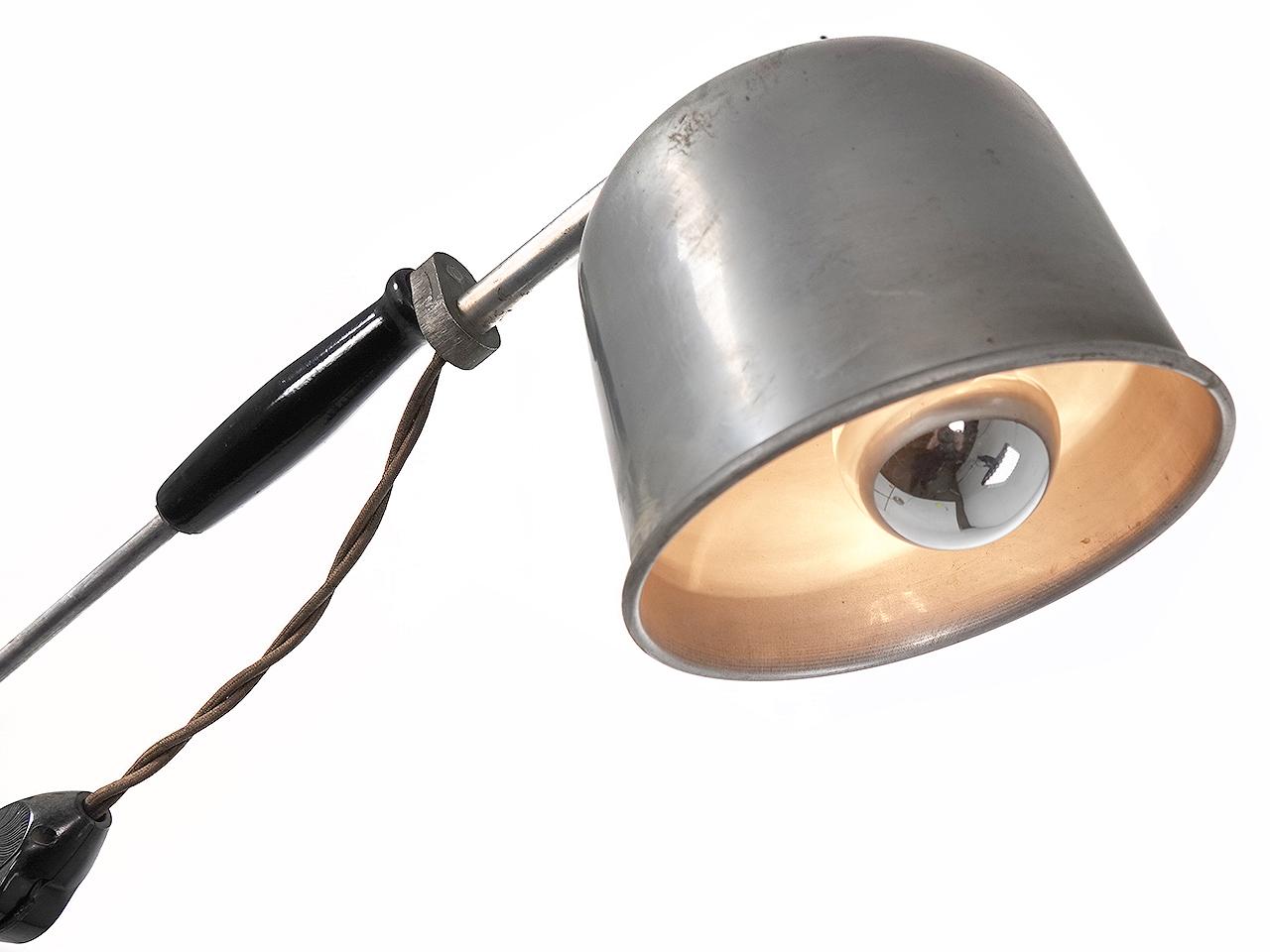 This is a simple and elegant doctors exam light. Its signed... William Campbell Co... Ray Lamp. It makes a unique reading lamp. Its all original including the bakelite line switch.