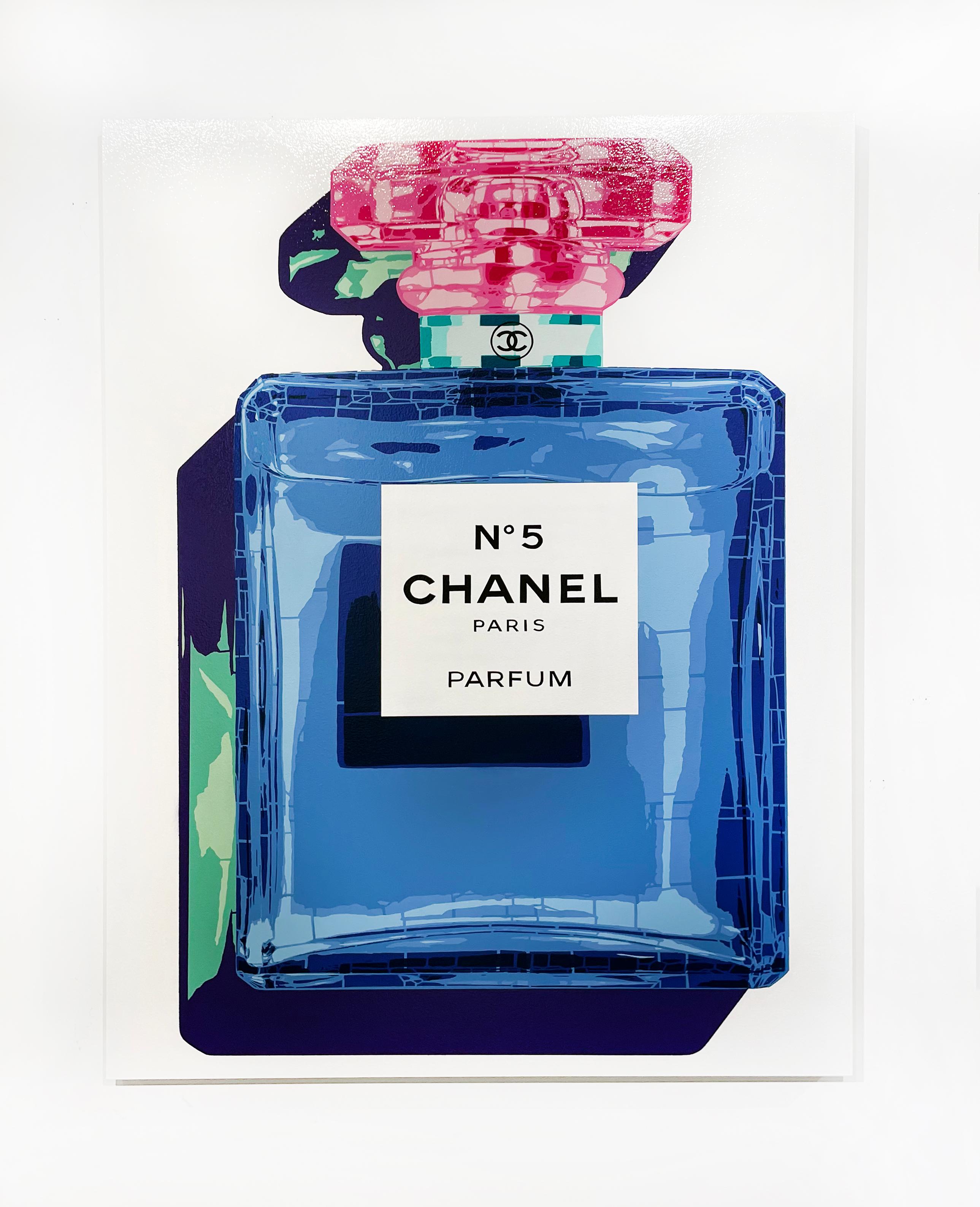 Chanel No. 5 - Luxe - Contemporary Painting by Campbell la Pun