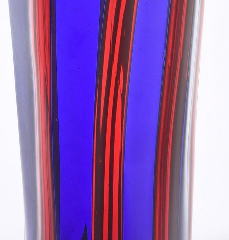 Campbell-Rey, Rote und blaue Murano-Karaffe 'Rosanna' (21. Jahrhundert und zeitgenössisch) im Angebot