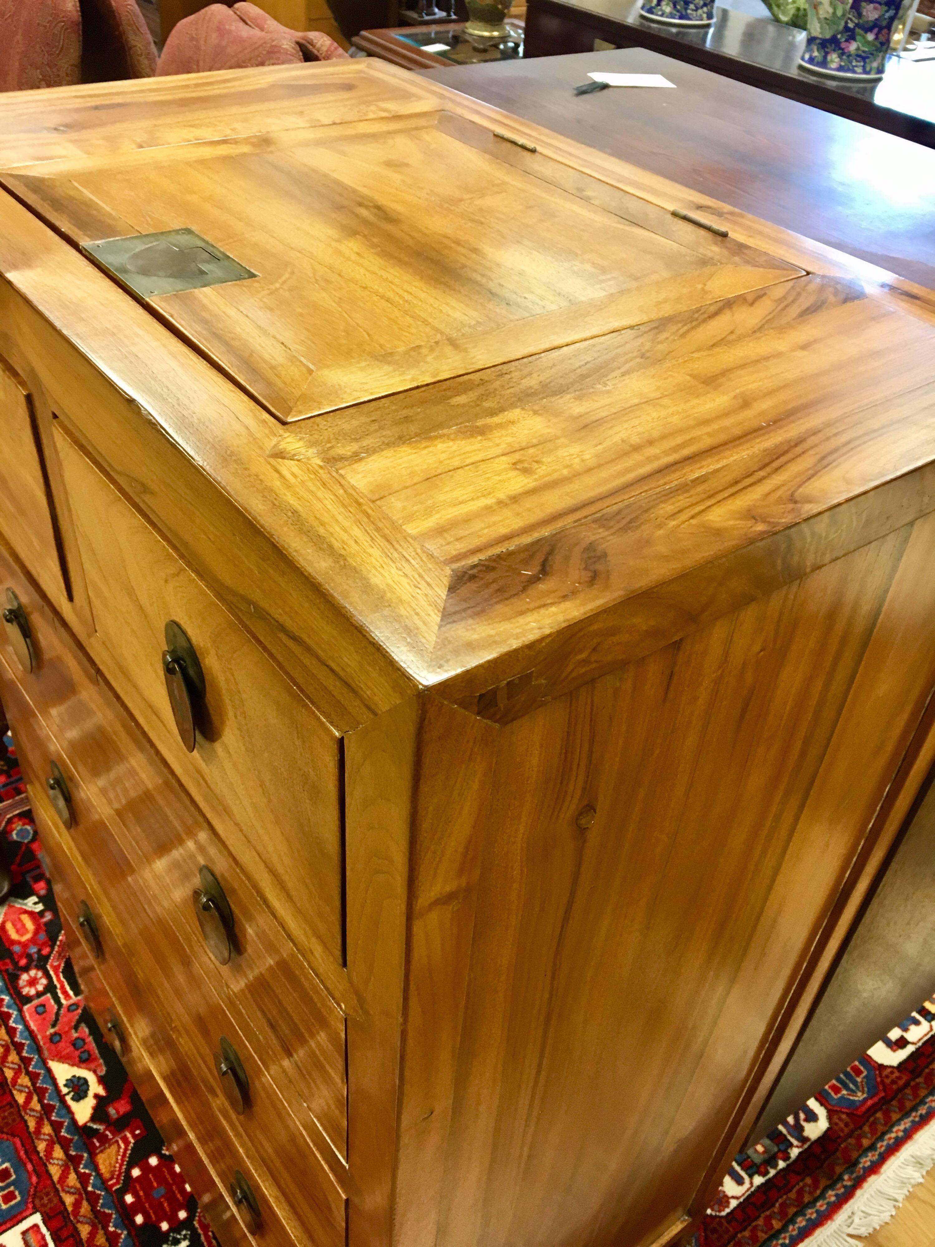 Camphor Wood British Officers Campaign Chest Dresser Vanity with Hidden Mirror In Excellent Condition In West Hartford, CT