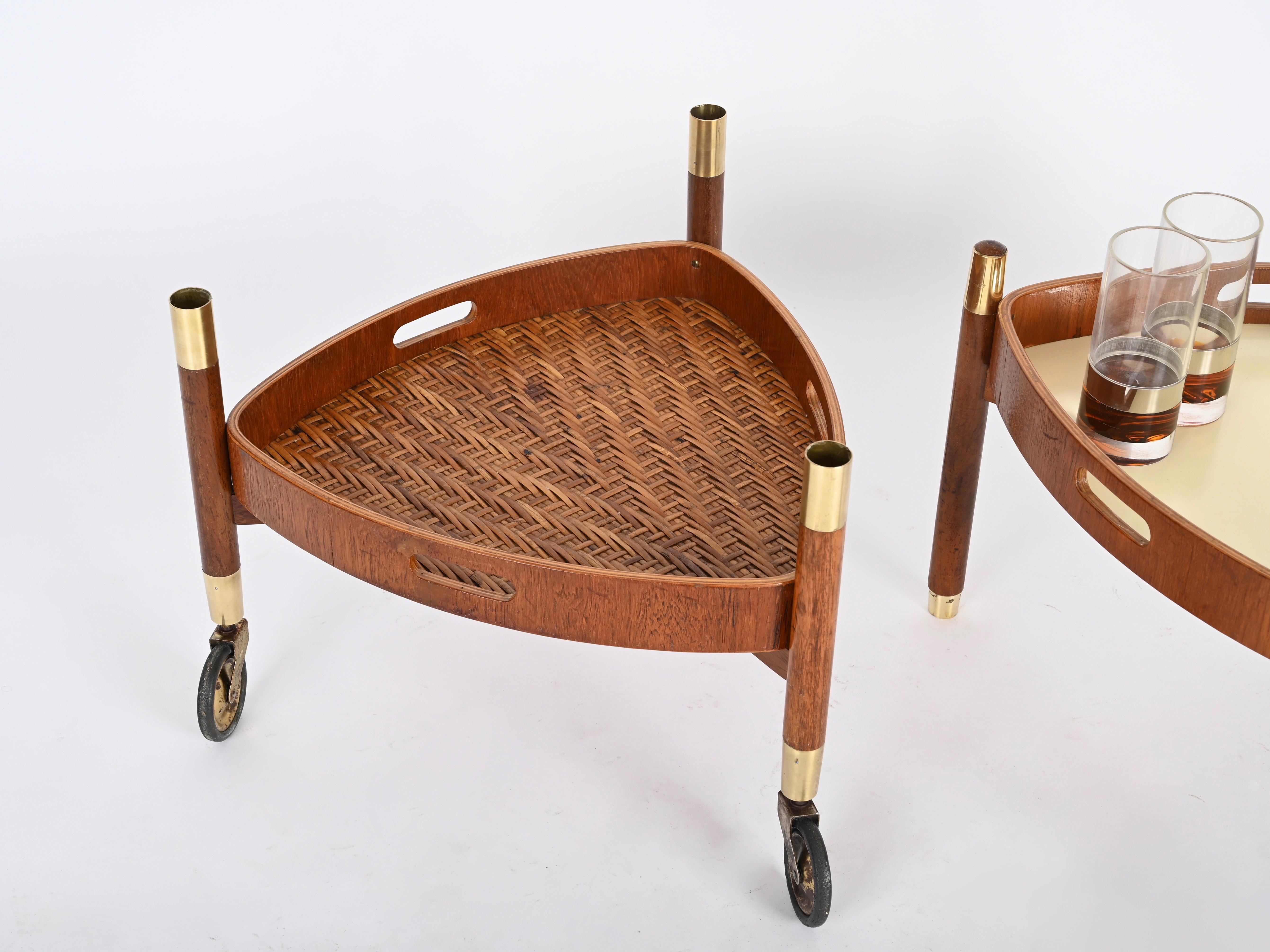 Campo e Graffi Bar Cart w/ Removable Tray in Teak and Brass, Italy 1960s For Sale 3