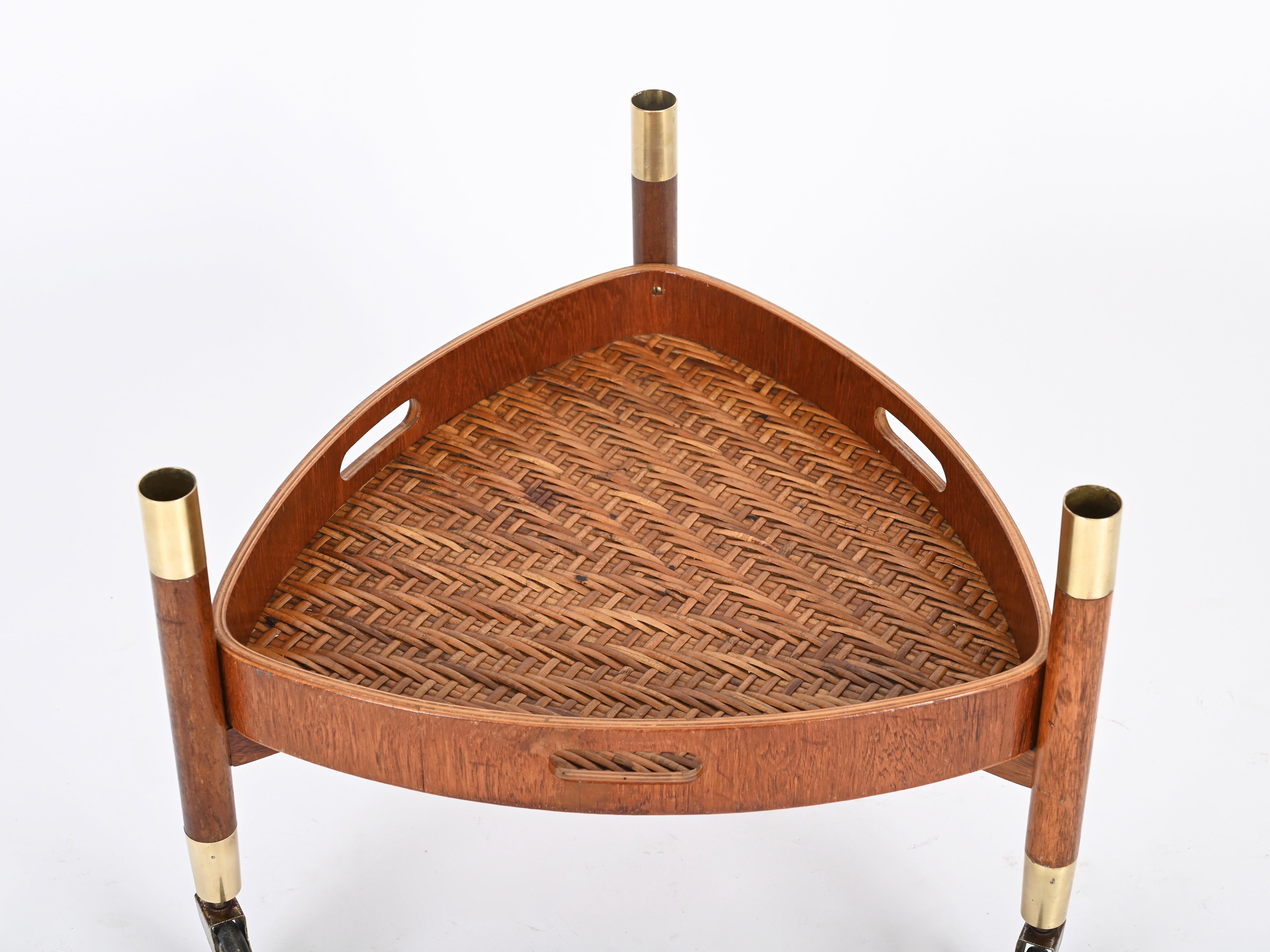 Campo e Graffi Bar Cart w/ Removable Tray in Teak and Brass, Italy 1960s For Sale 4