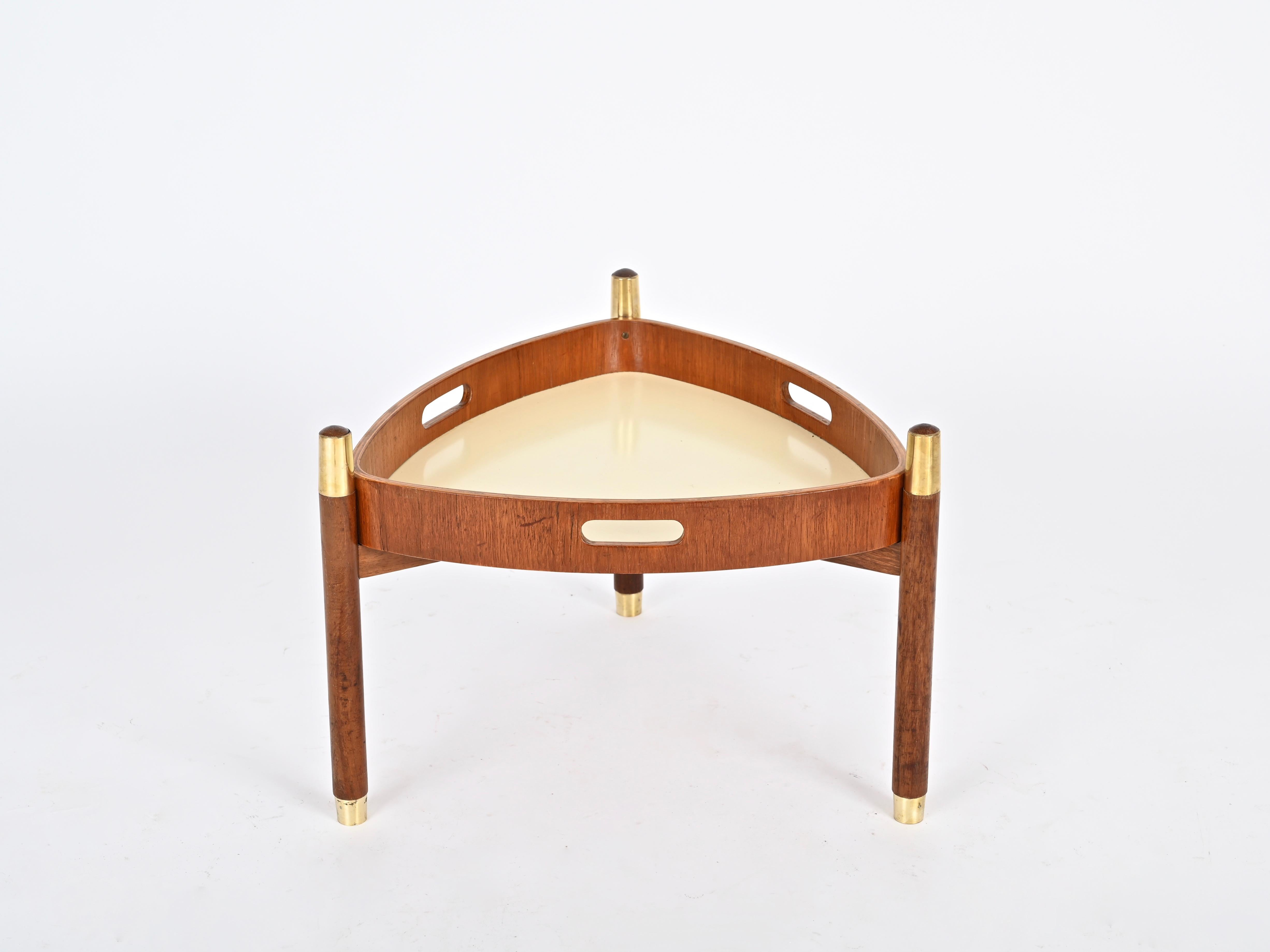 Wicker Campo e Graffi Bar Cart w/ Removable Tray in Teak and Brass, Italy 1960s For Sale