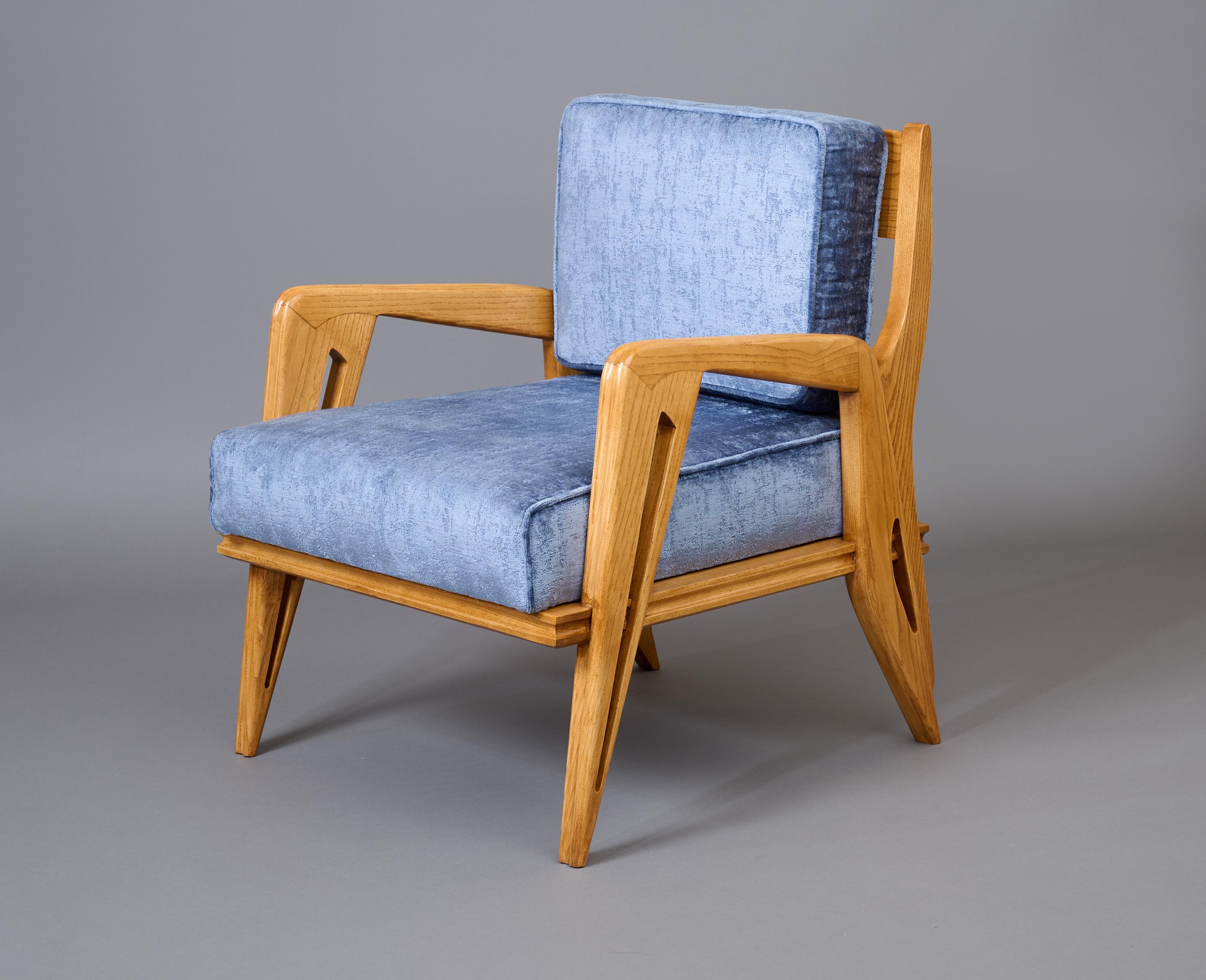 School of Turin: Dynamic Pair of Geometric Armchairs in Oak, Italy 1950s For Sale 4