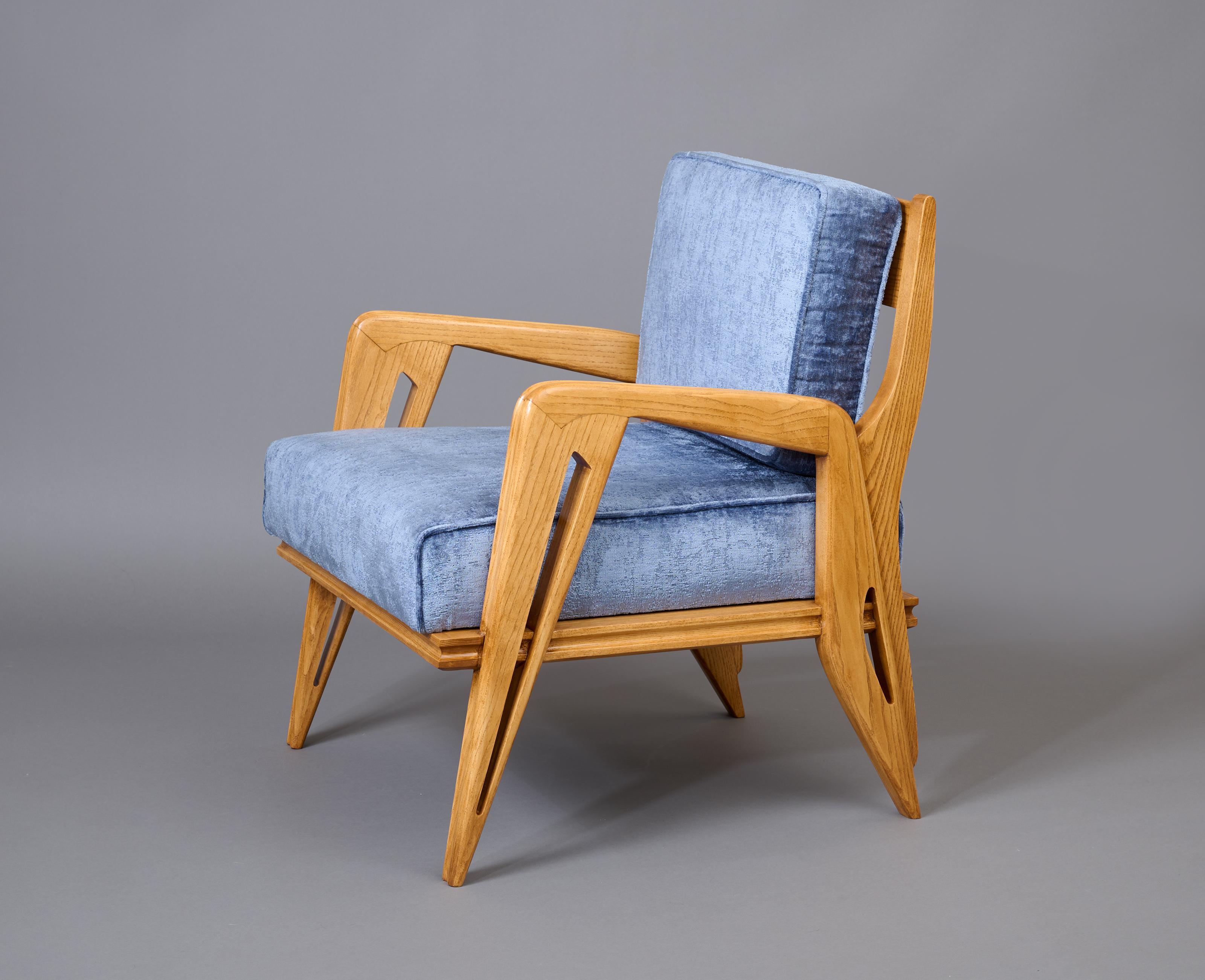 School of Turin: Dynamic Pair of Geometric Armchairs in Oak, Italy 1950s For Sale 5
