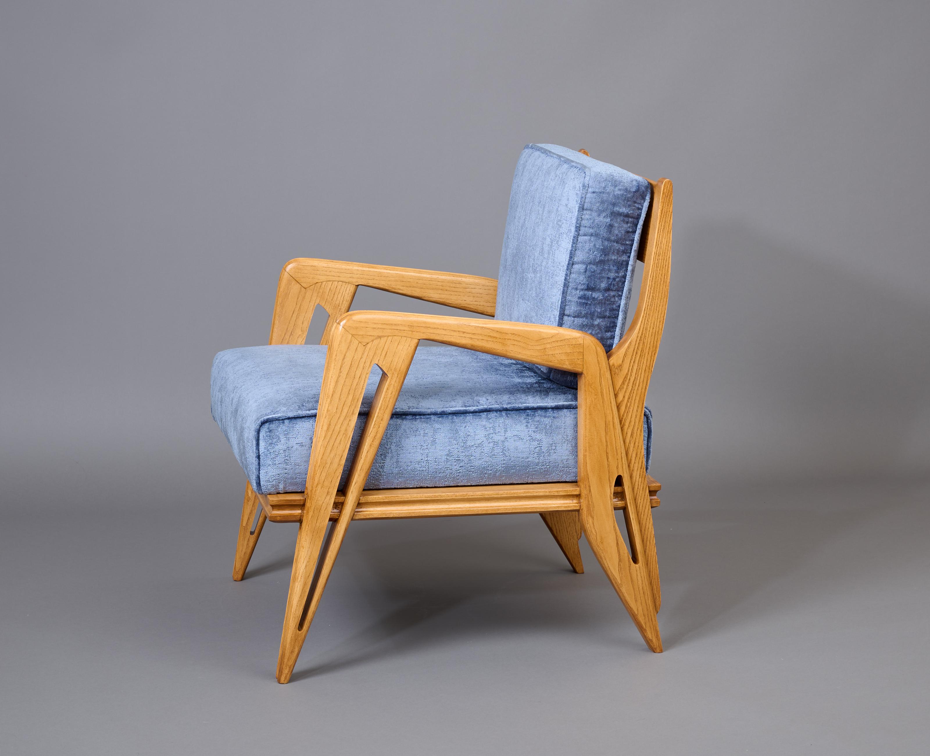 School of Turin: Dynamic Pair of Geometric Armchairs in Oak, Italy 1950s For Sale 6