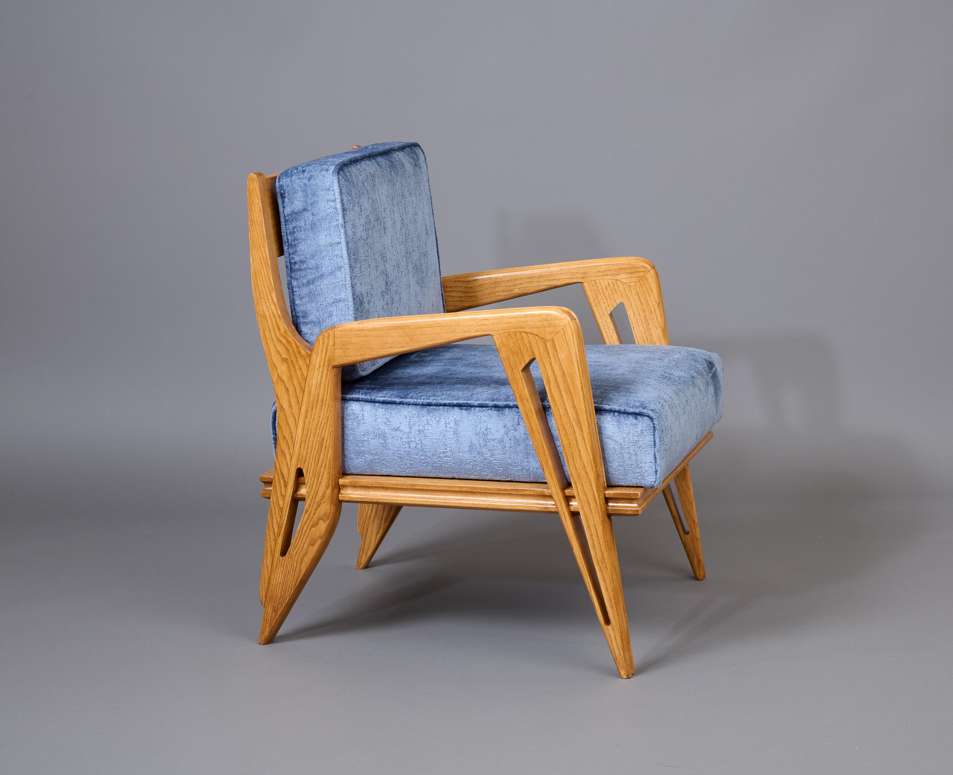 School of Turin: Dynamic Pair of Geometric Armchairs in Oak, Italy 1950s For Sale 11