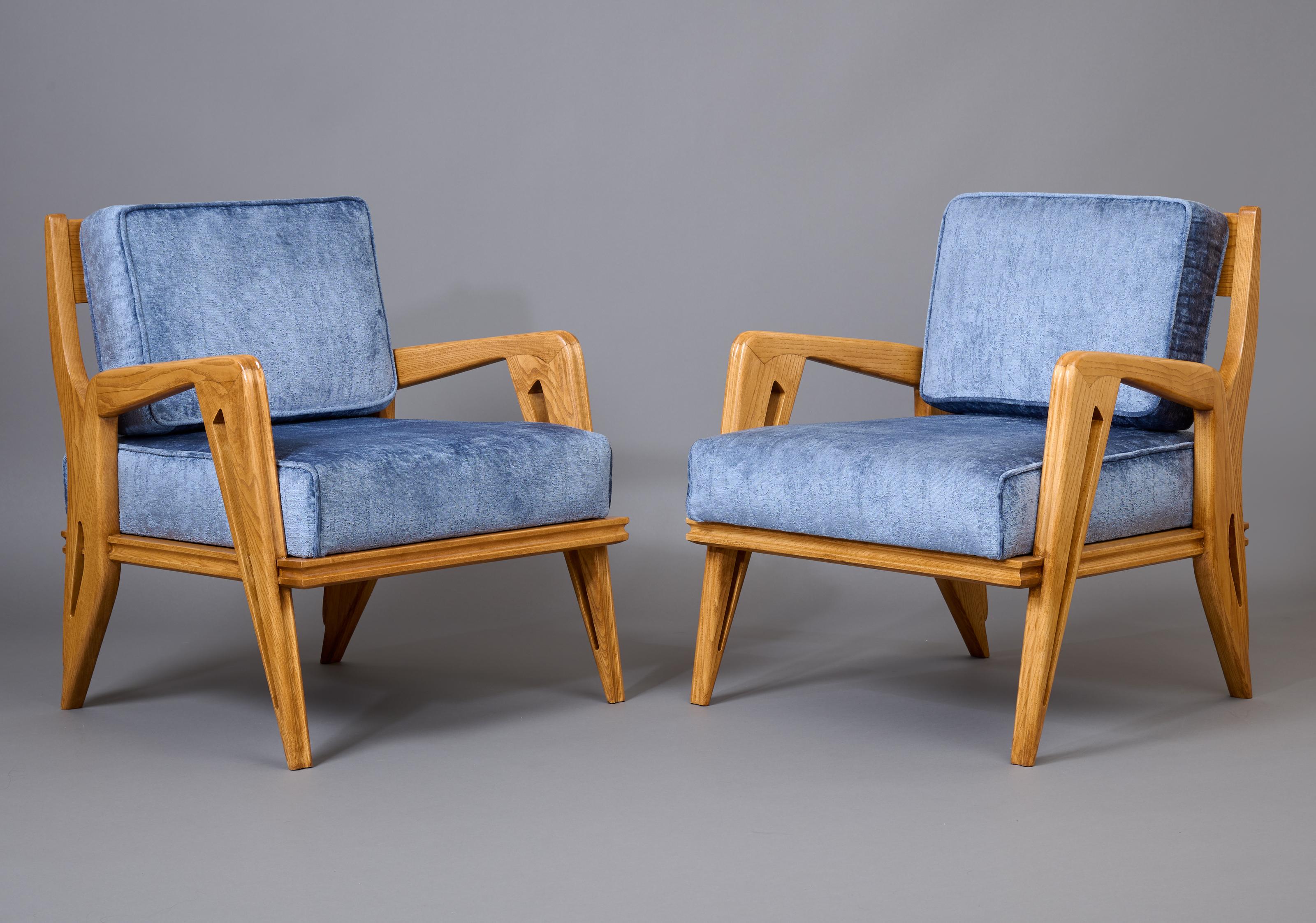 School of Turin: Dynamic Pair of Geometric Armchairs in Oak, Italy 1950s For Sale 1