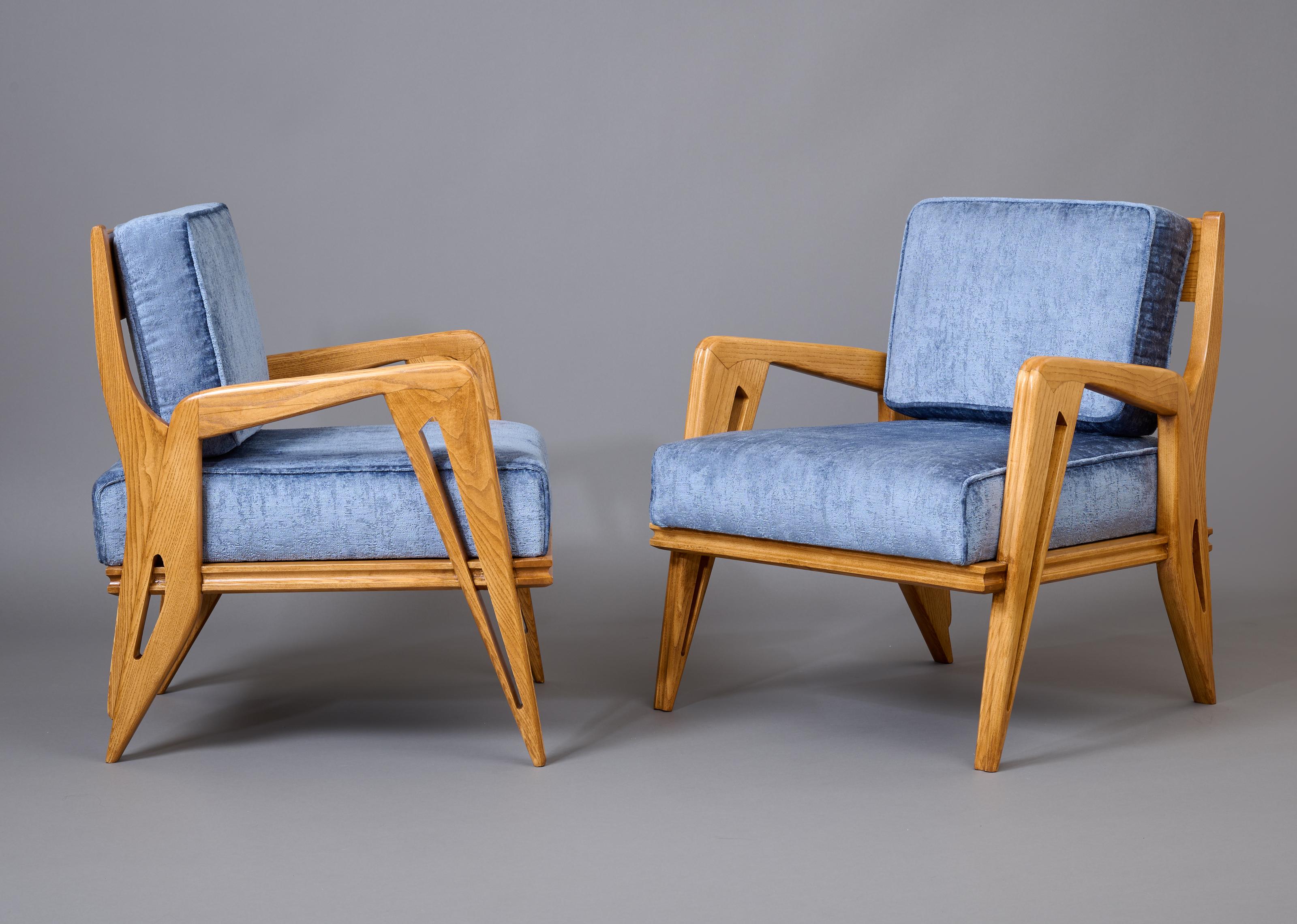 School of Turin: Dynamic Pair of Geometric Armchairs in Oak, Italy 1950s For Sale 2