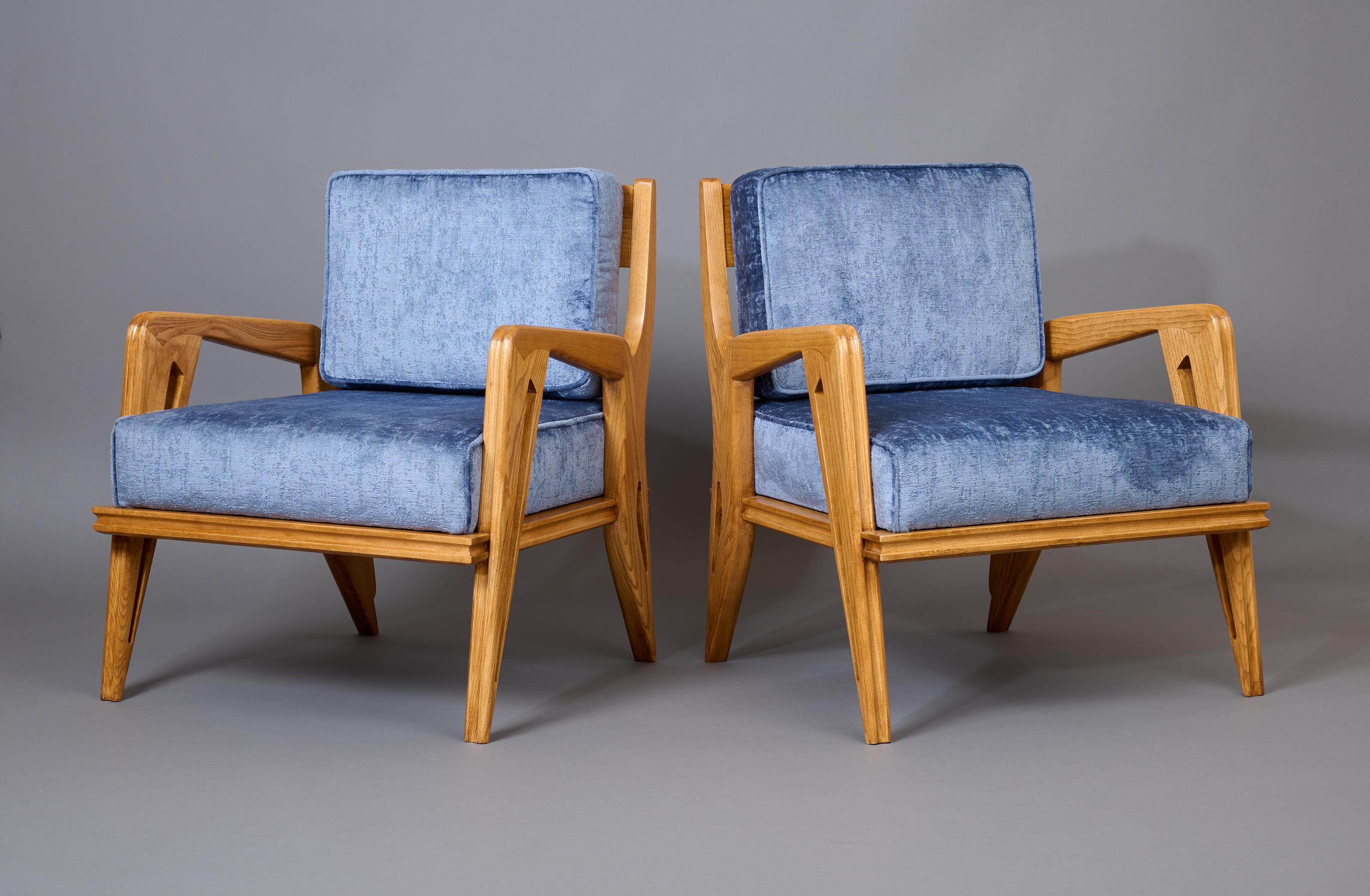 School of Turin: Dynamic Pair of Geometric Armchairs in Oak, Italy 1950s For Sale 3