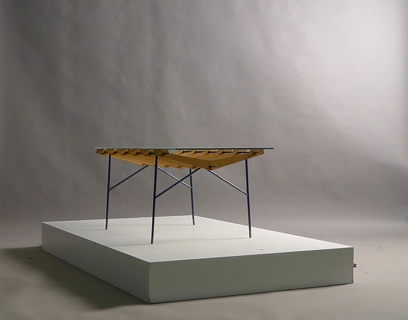 Table basse Campo Graffi « Attr », plateau en verre sur supports en contreplaqué côtelé en vente 3