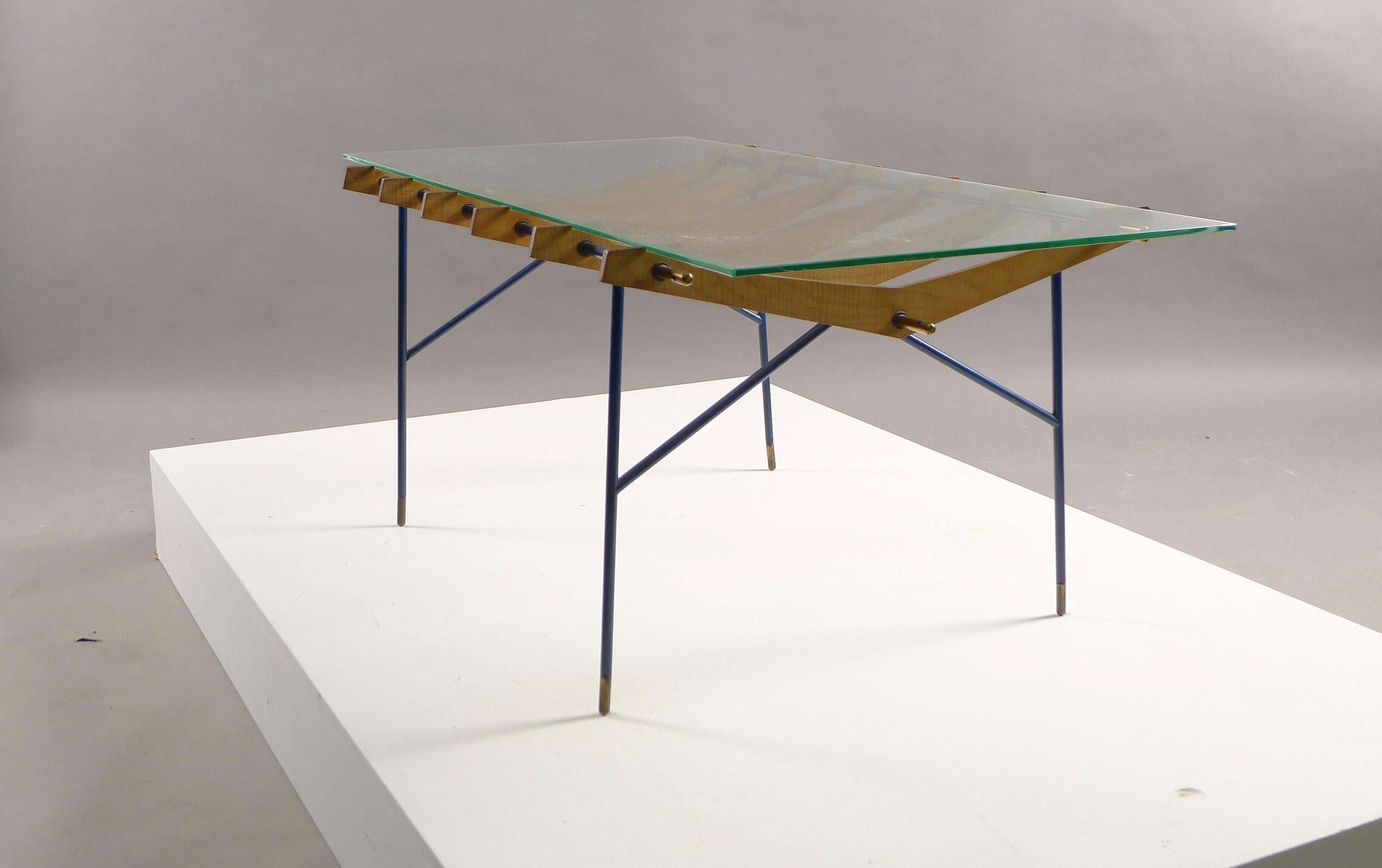 Table basse Campo Graffi « Attr », plateau en verre sur supports en contreplaqué côtelé en vente 1