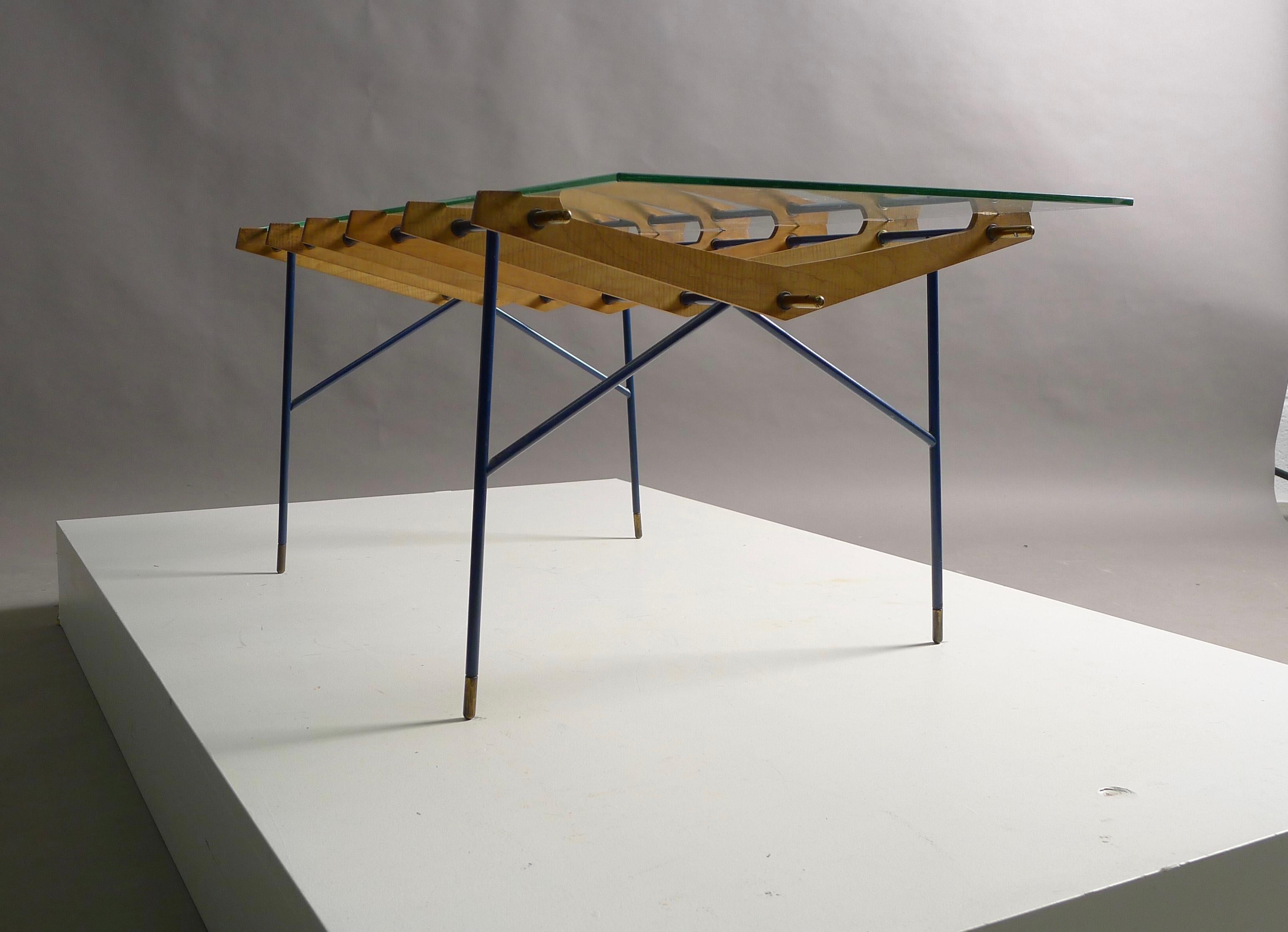 Table basse Campo Graffi « Attr », plateau en verre sur supports en contreplaqué côtelé en vente 2