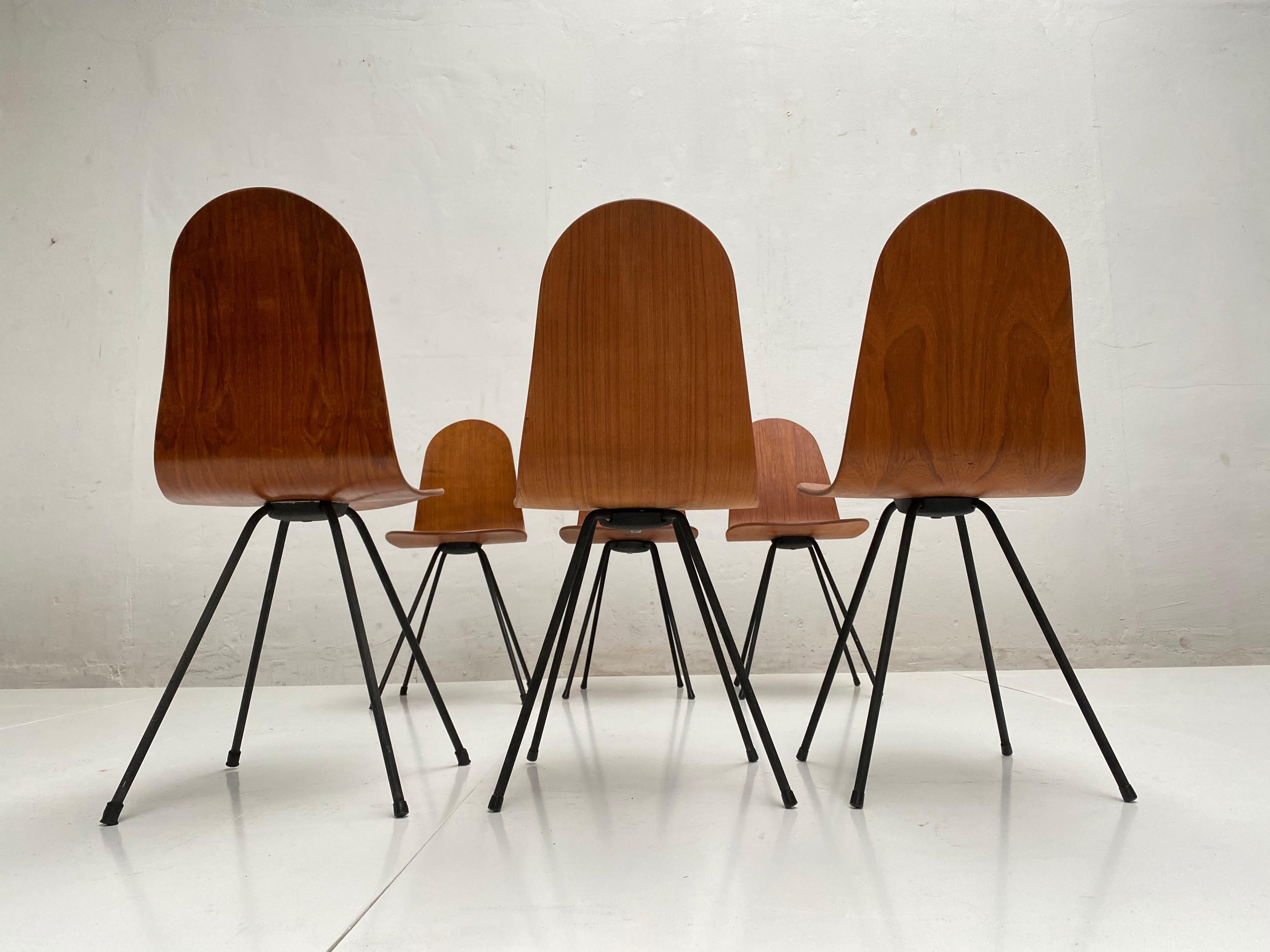 Enameled Campo & Graffi Dining Set Comprising 6 Chairs & Matching Table, 1958, published