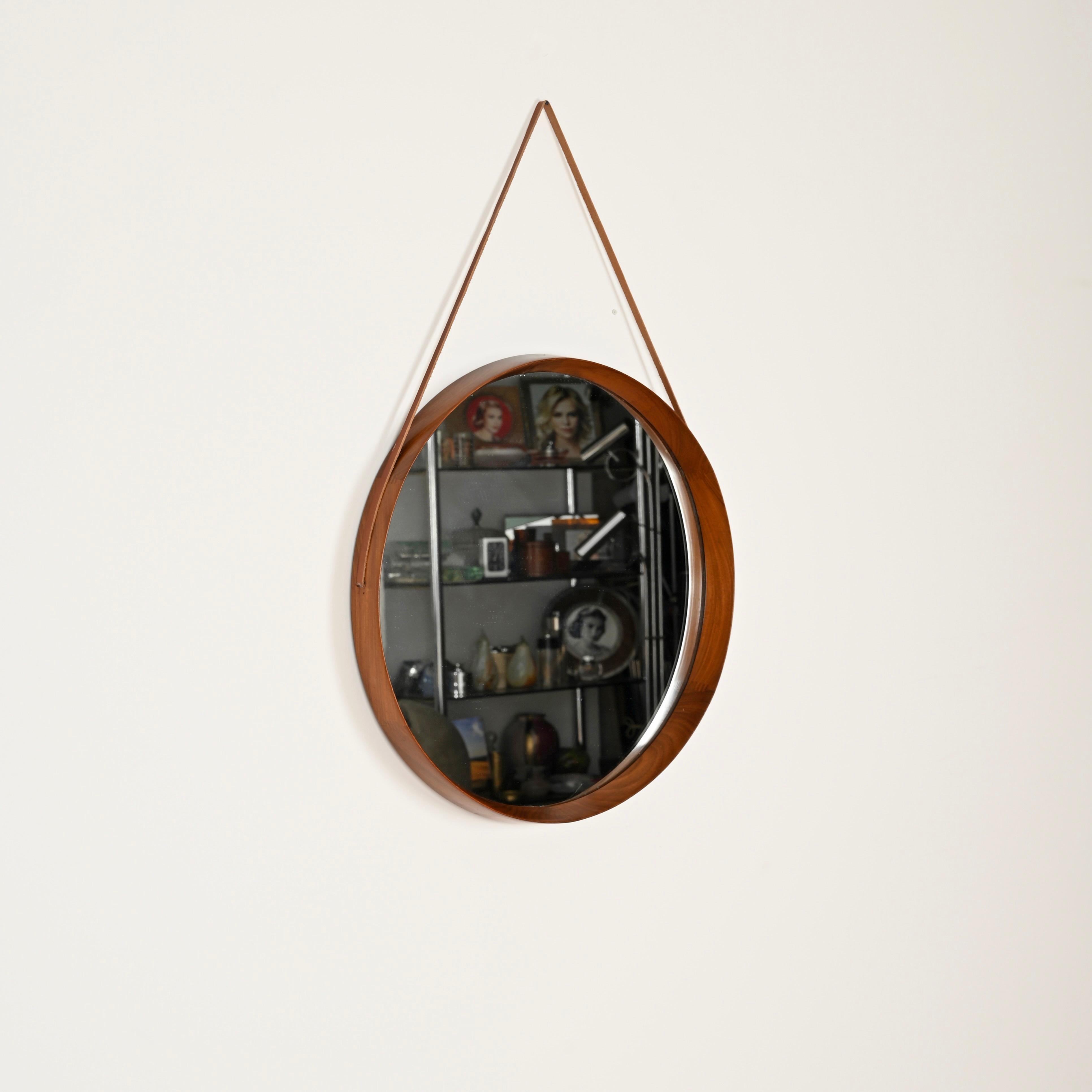 Campo & Graffi Italian Round Mirror in Walnut and Leather Signed by Cantu, 1960s For Sale 5
