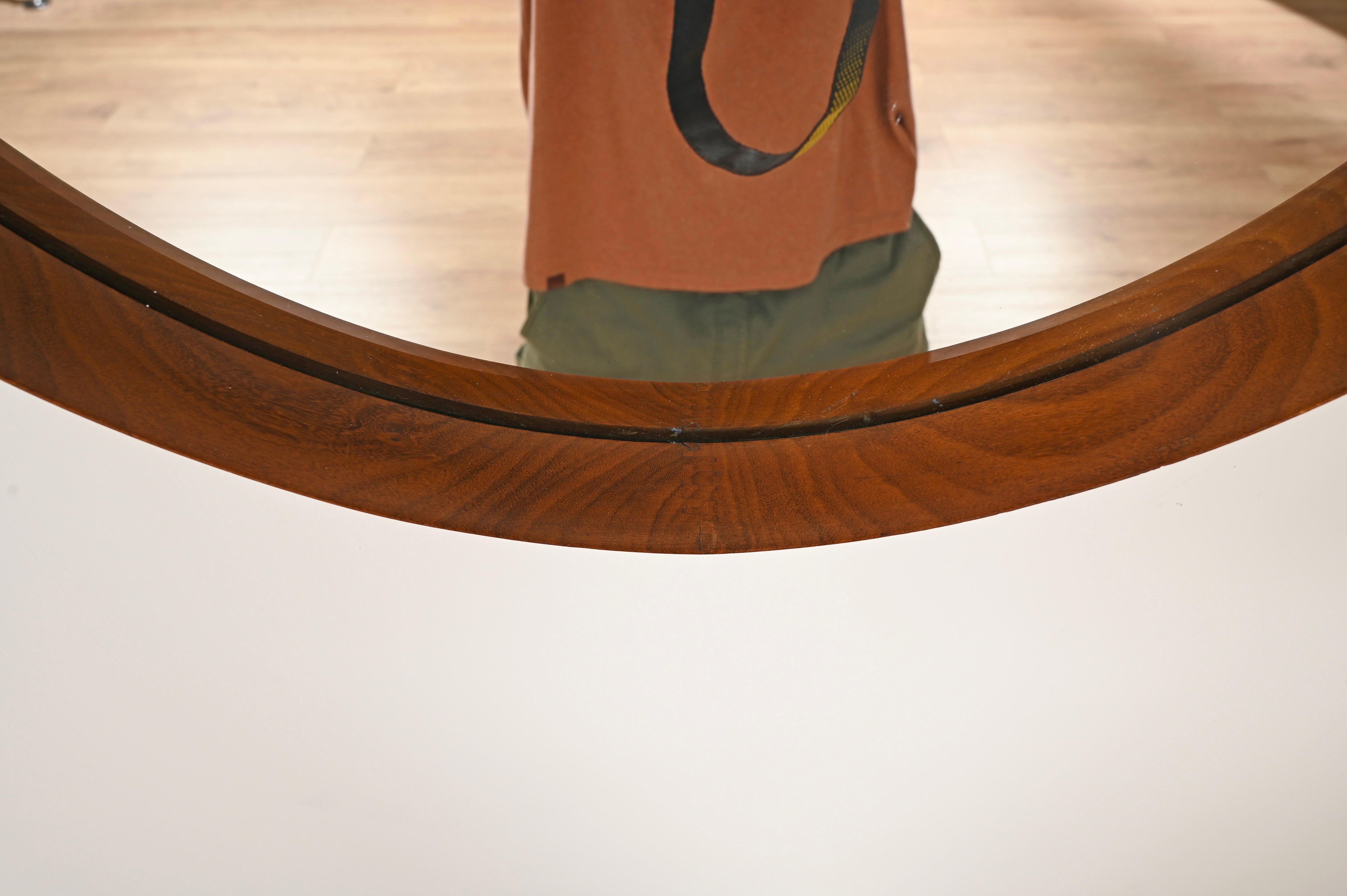 Campo & Graffi Italian Round Mirror in Walnut and Leather Signed by Cantu, 1960s For Sale 7