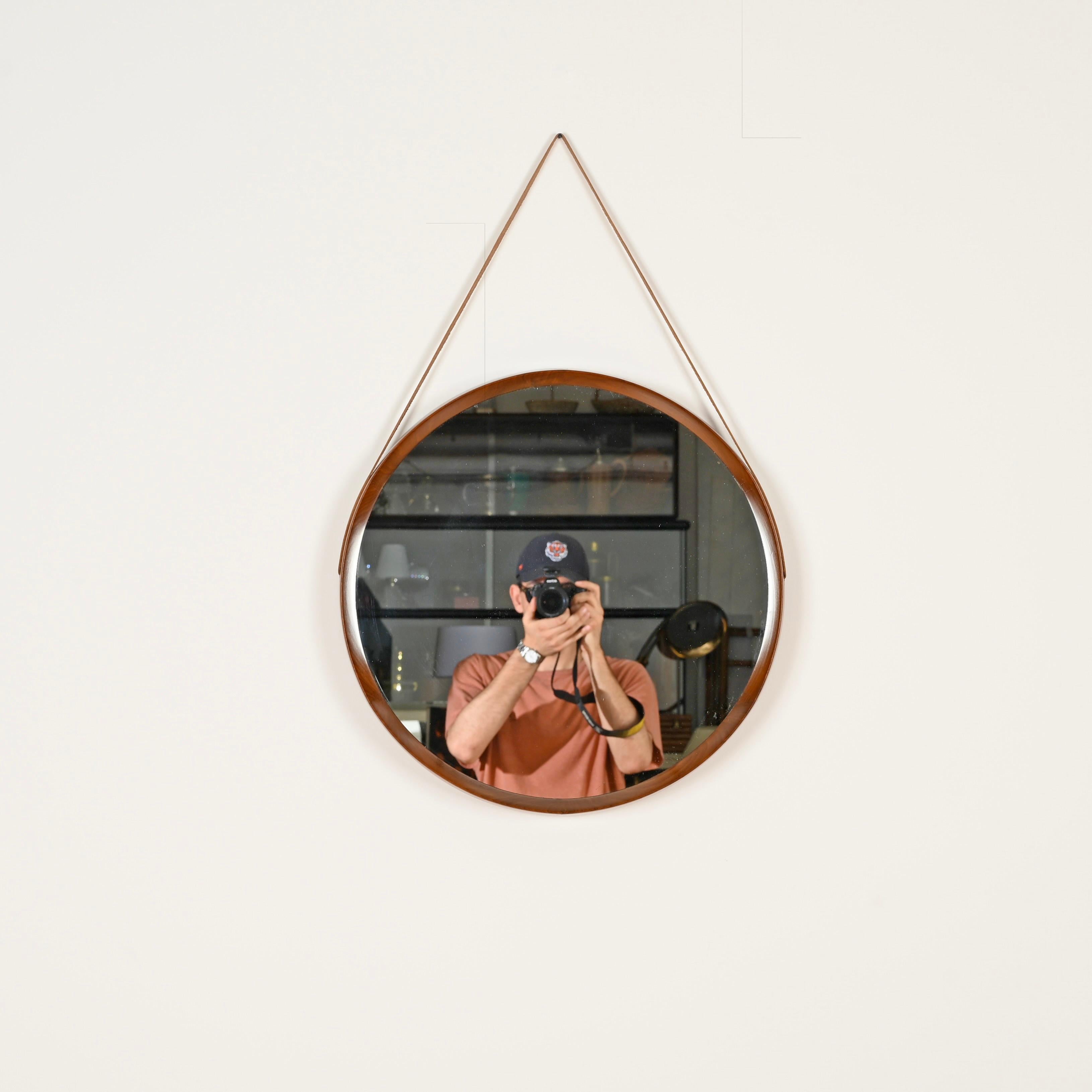 Mid-Century Modern Campo & Graffi Italian Round Mirror in Walnut and Leather Signed by Cantu, 1960s For Sale