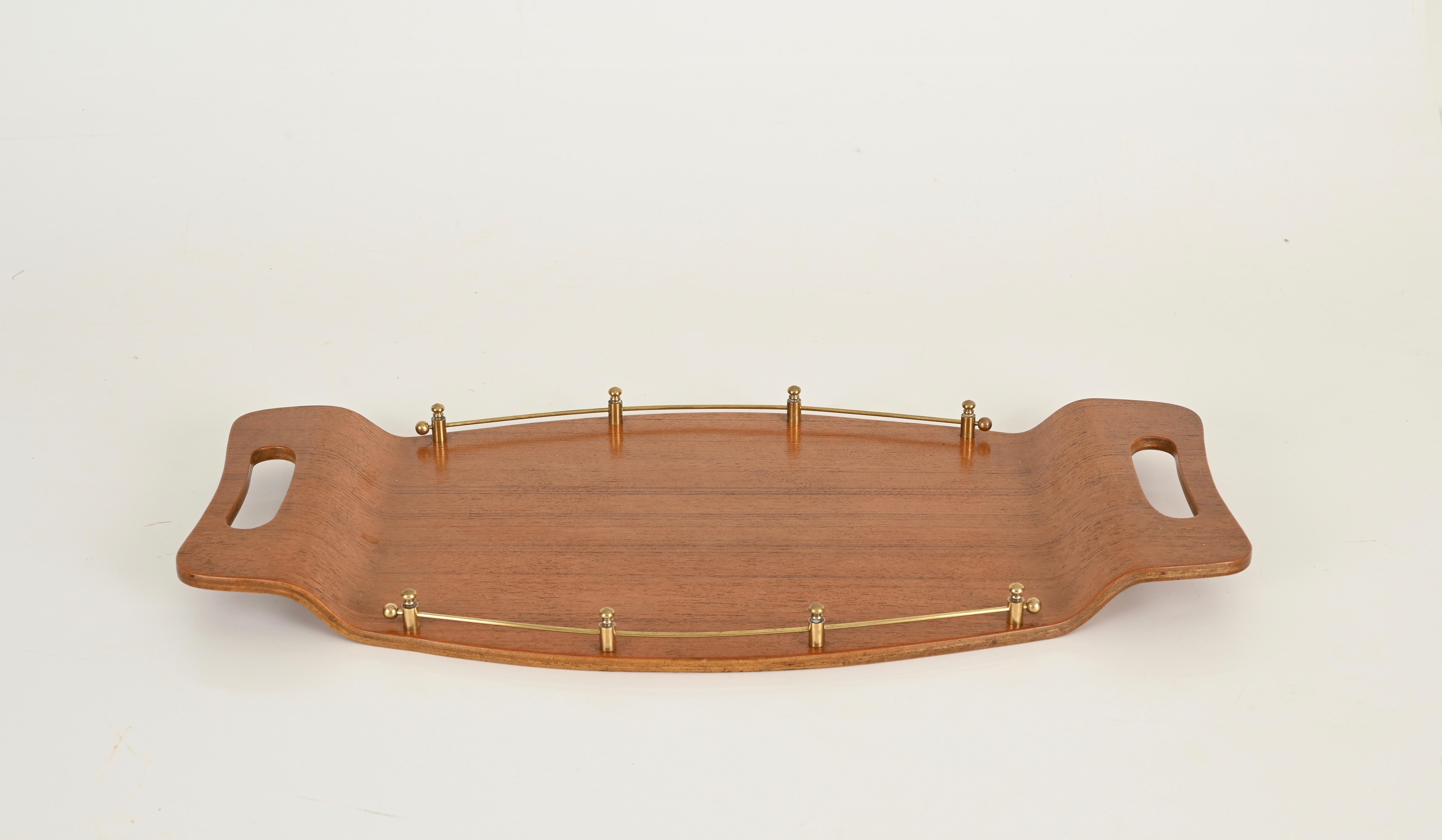 Vassoio da portata Campo & Graffi in teak curvato e ottone, Italia, anni '50 in vendita 2