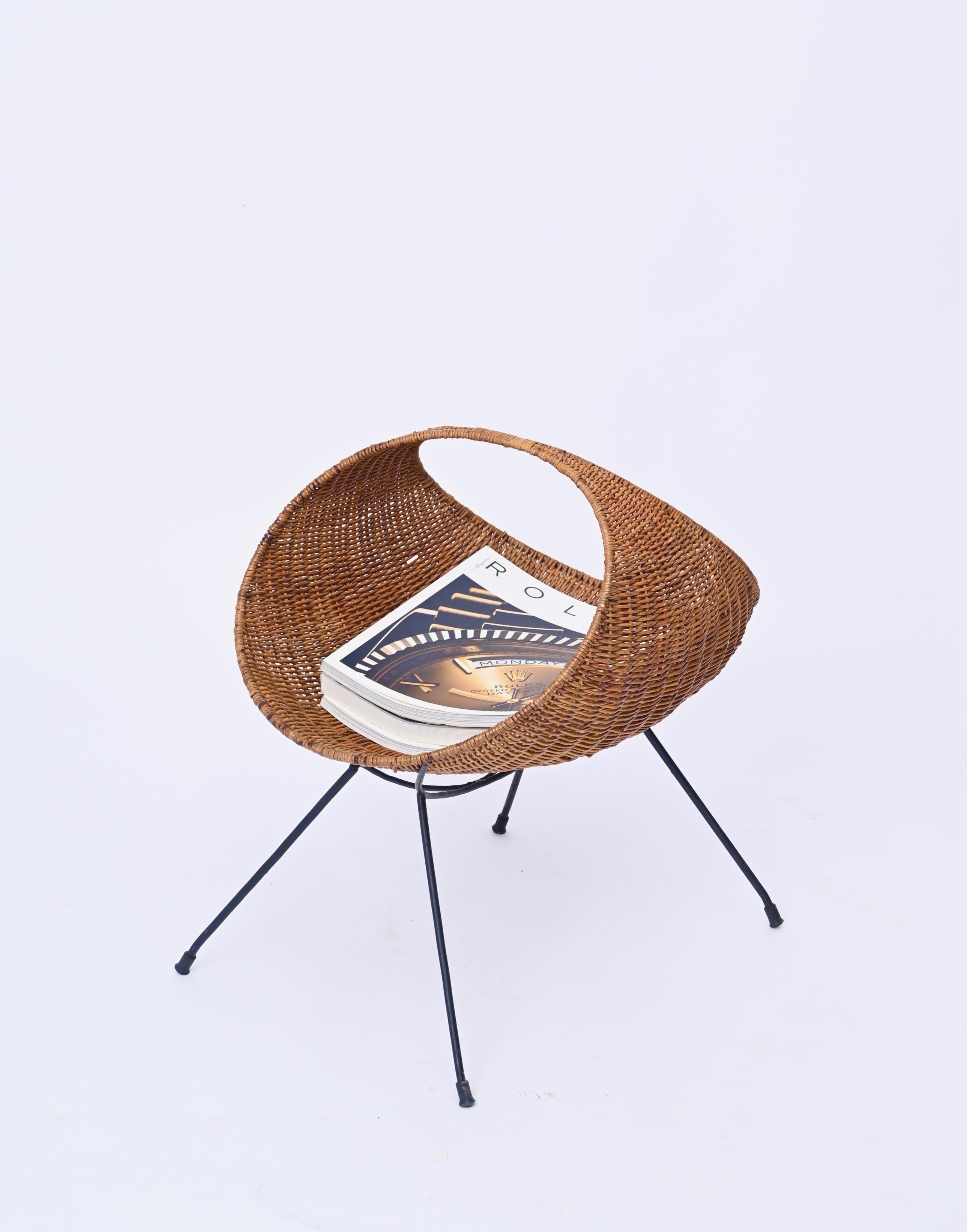 Campo & Graffi Magazine Rack in Wicker and Black Enameled Iron, Italy 1950s For Sale 9